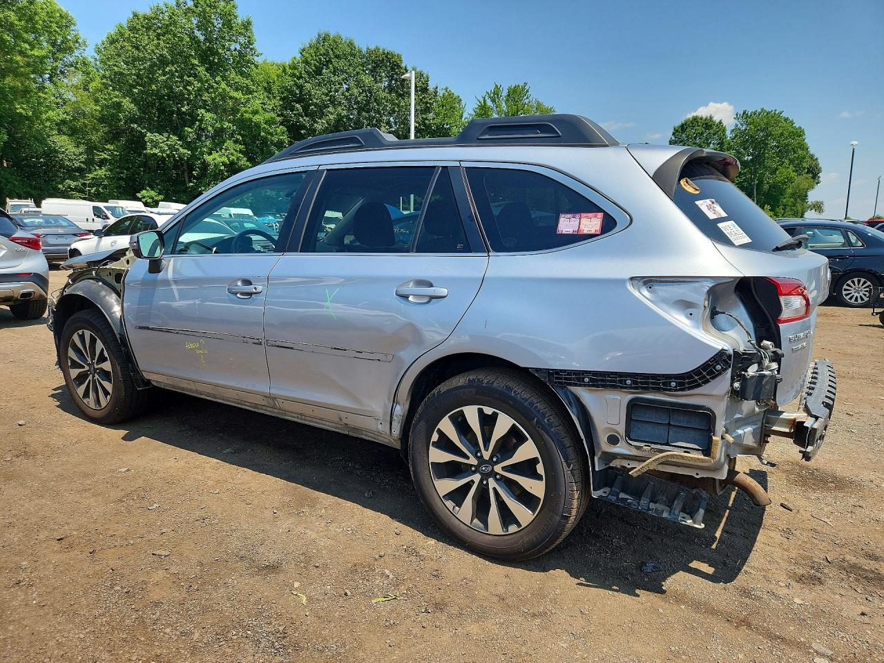 2015 Subaru Outback 2.5i Limited Серебряный vin: 4S4BSALC1F3318968