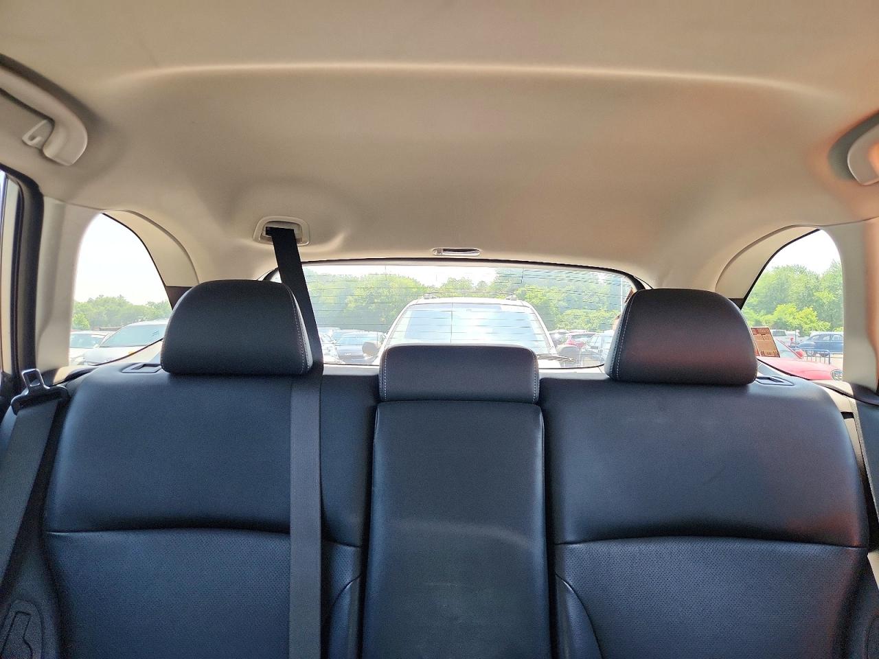 2015 Subaru Outback 2.5i Limited Серебряный vin: 4S4BSALC1F3318968