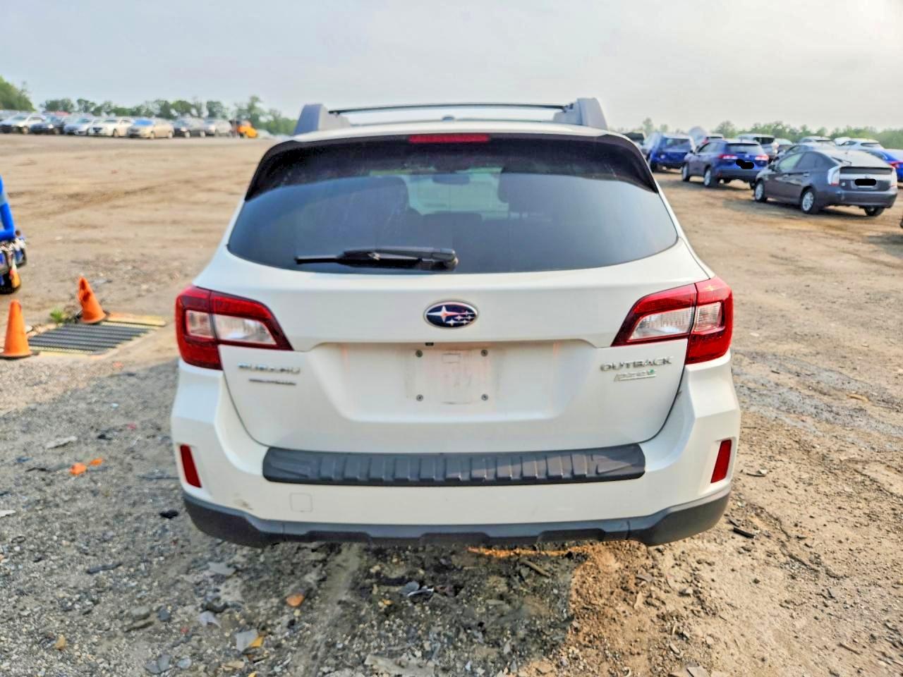 2015 Subaru Outback 2.5i Limited White vin: 4S4BSALC1F3324978