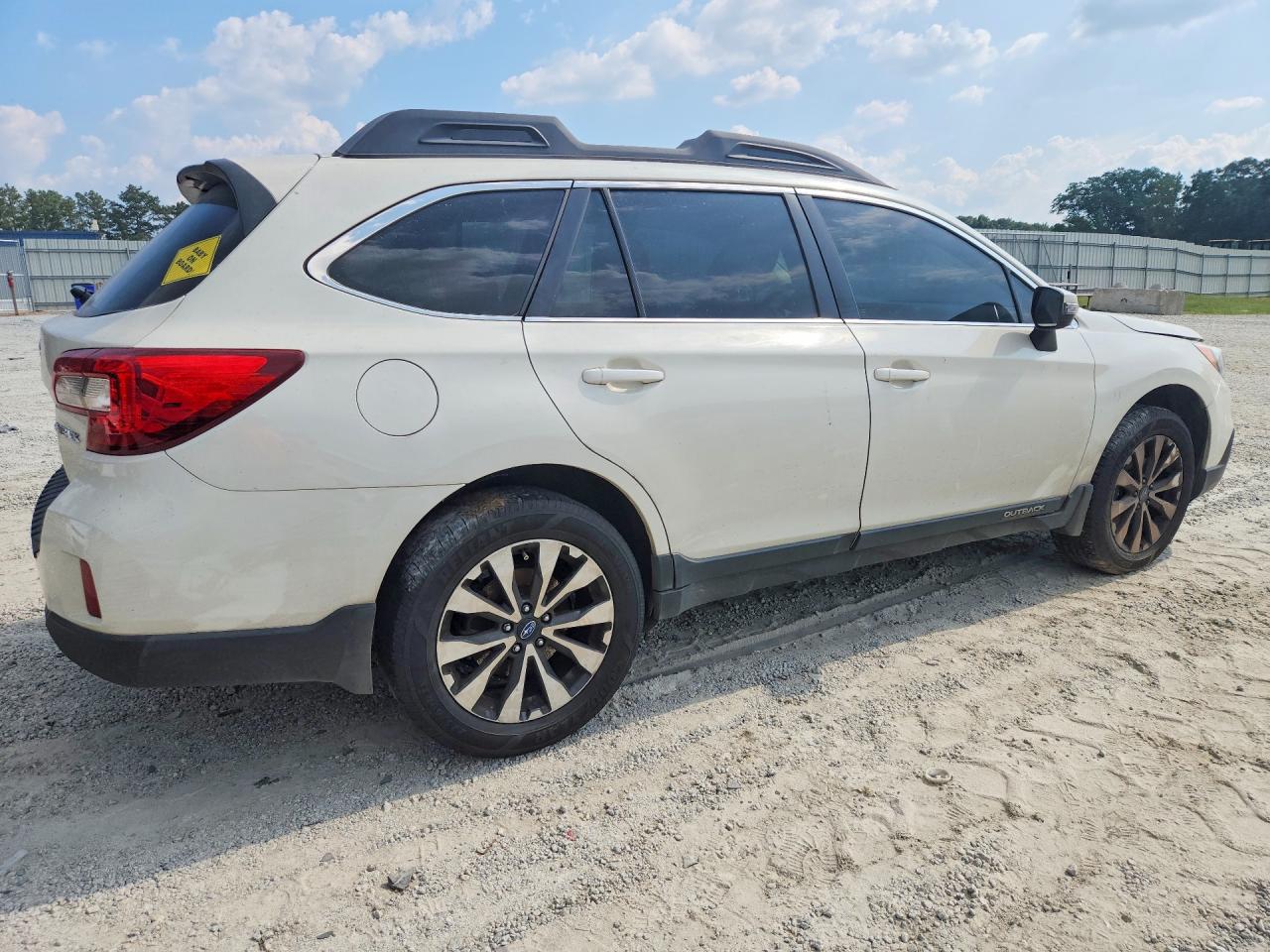 2015 Subaru Outback 2.5i Limited Белый vin: 4S4BSALC2F3228339