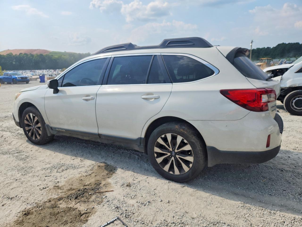 2015 Subaru Outback 2.5i Limited Белый vin: 4S4BSALC2F3228339