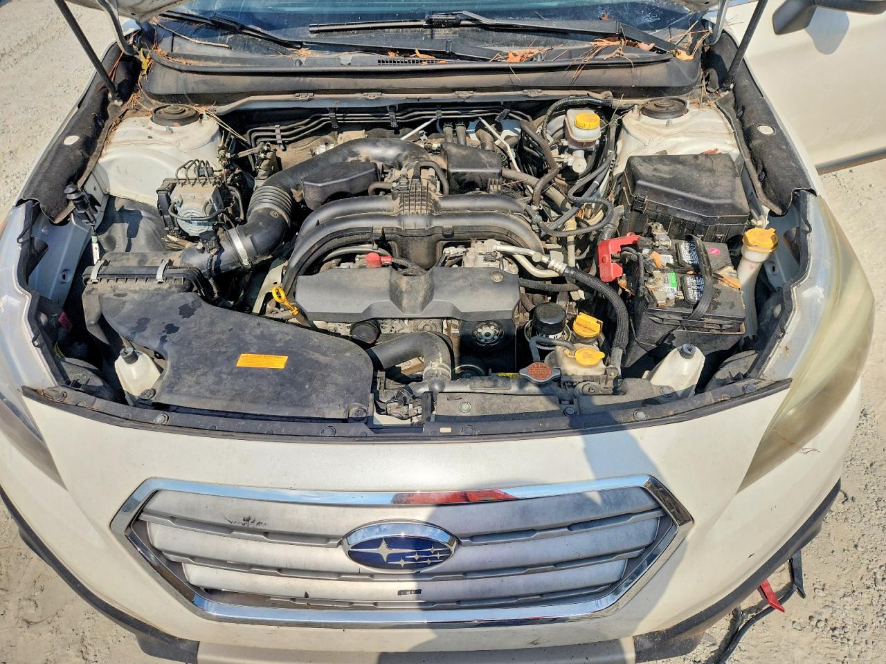 2015 Subaru Outback 2.5i Limited Белый vin: 4S4BSALC2F3228339
