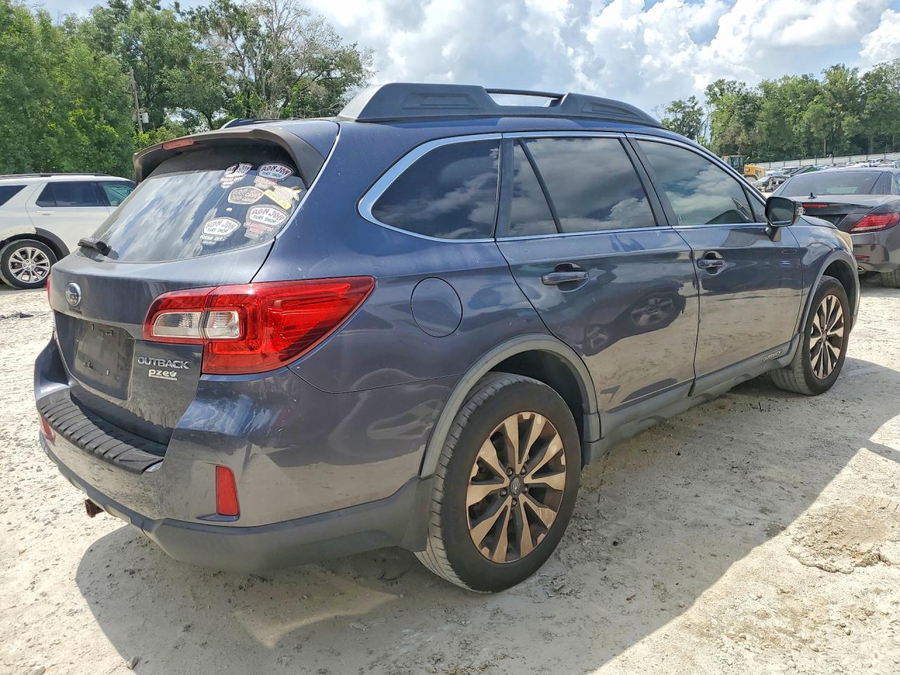 2015 Subaru Outback 2.5i Limited Gray vin: 4S4BSALC2F3228874