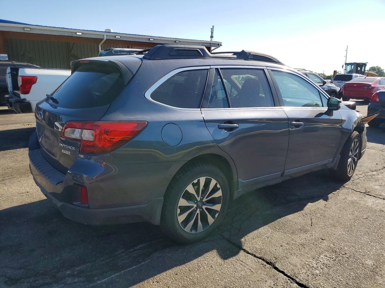 2015 Subaru Outback 2.5i Limited Gray vin: 4S4BSALC2F3242631