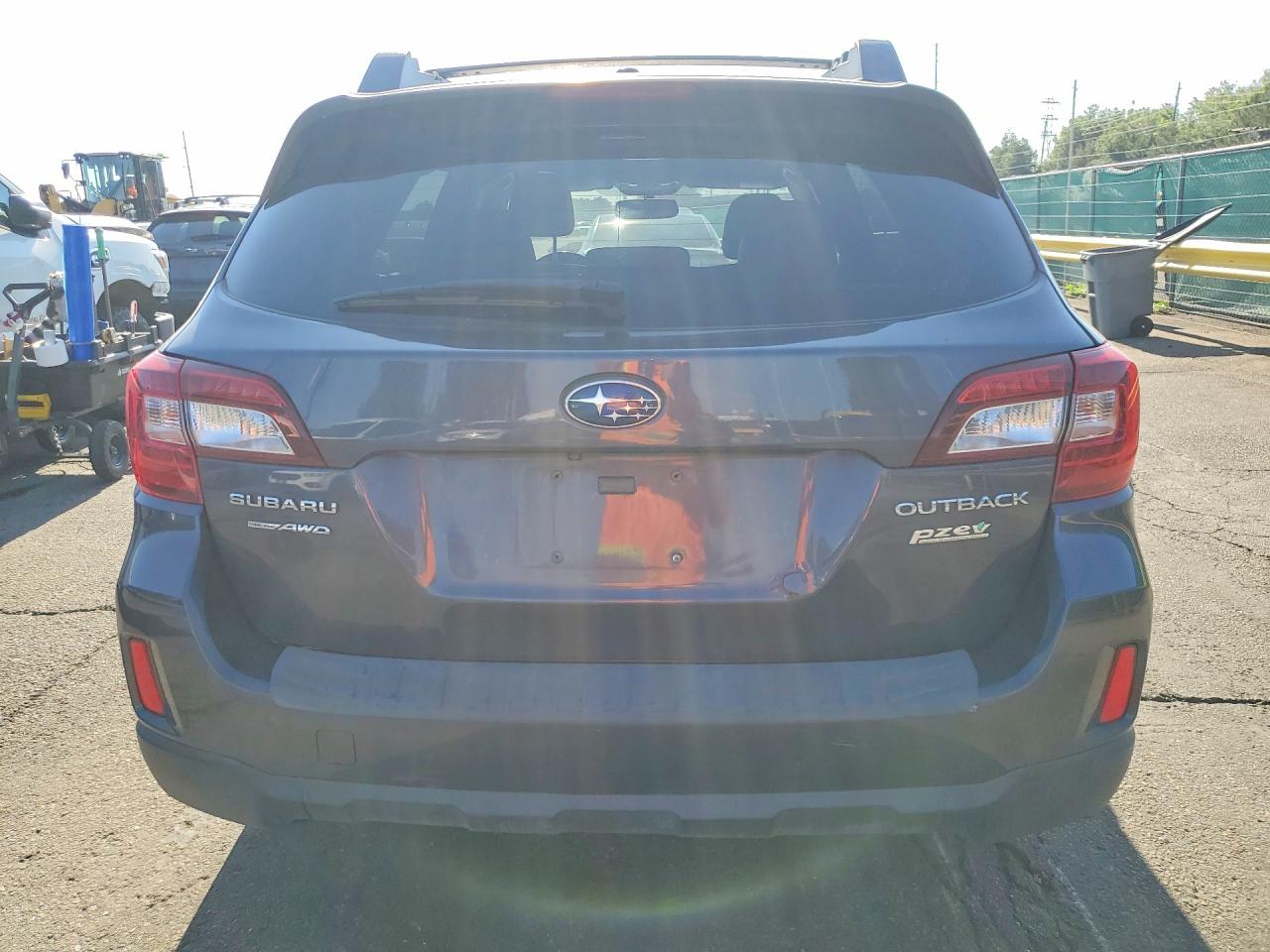 2015 Subaru Outback 2.5i Limited Gray vin: 4S4BSALC2F3242631
