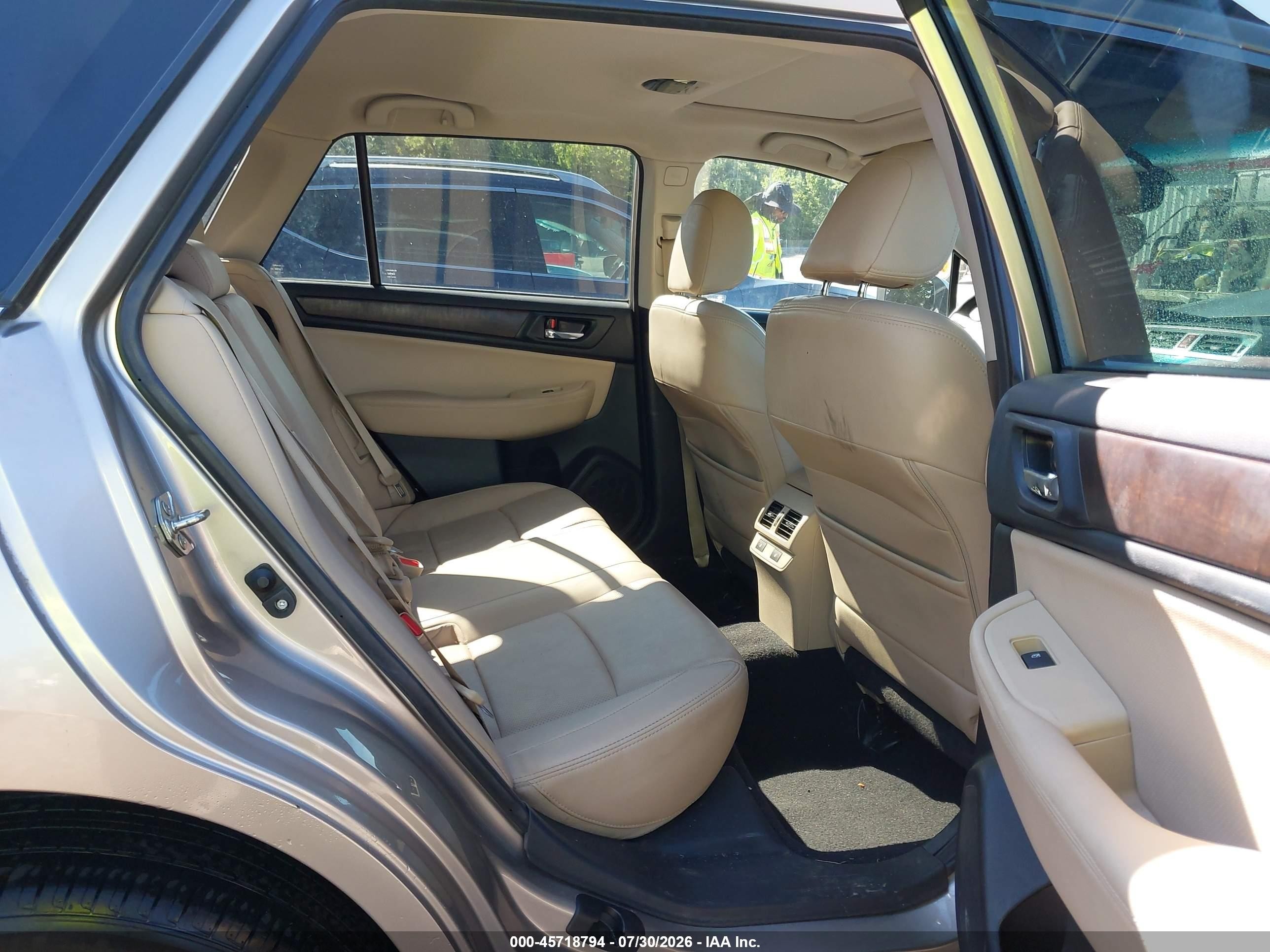 2015 Subaru Outback 2.5i Limited Золотой vin: 4S4BSALC2F3268677