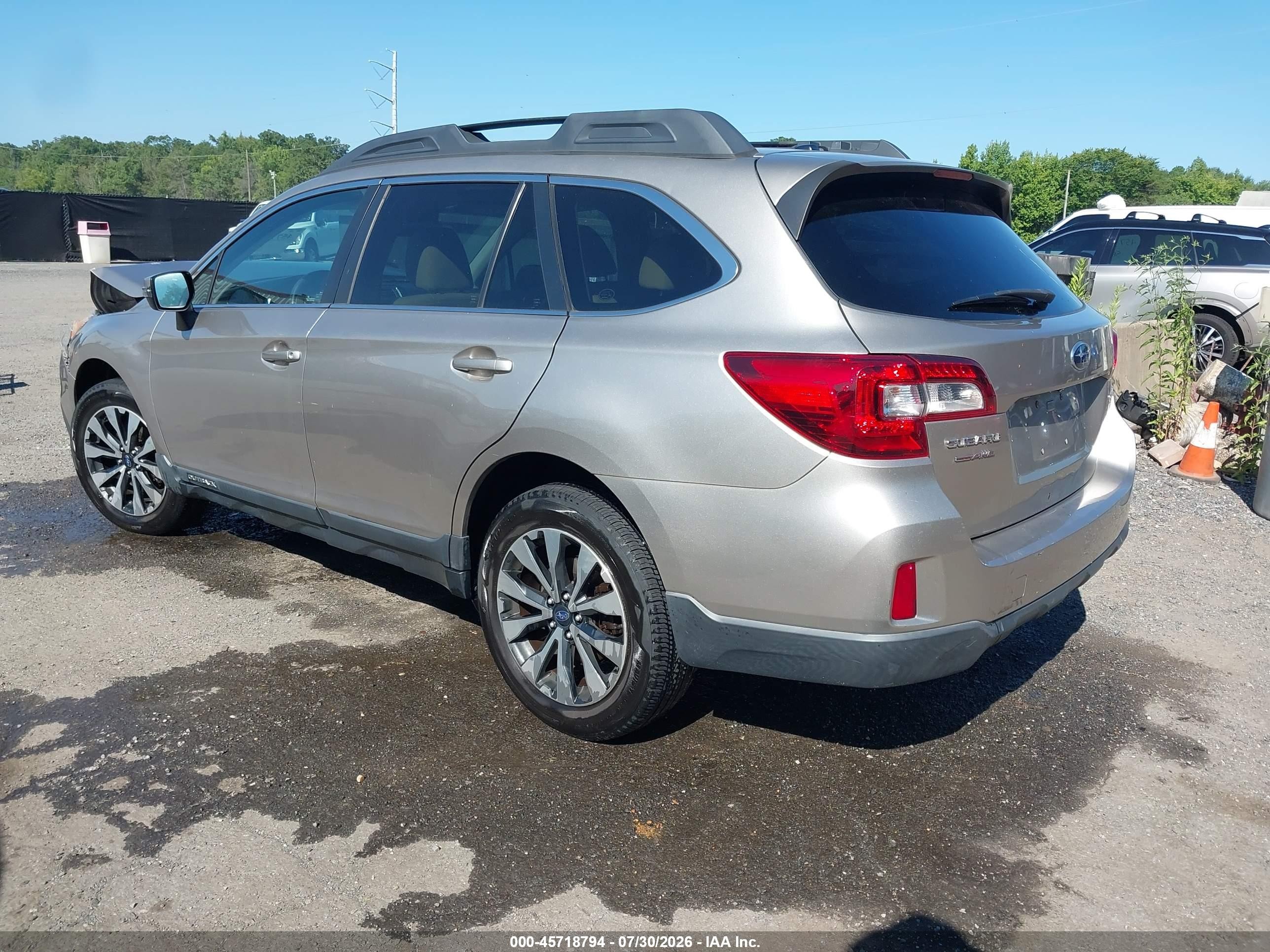2015 Subaru Outback 2.5i Limited Золотой vin: 4S4BSALC2F3268677