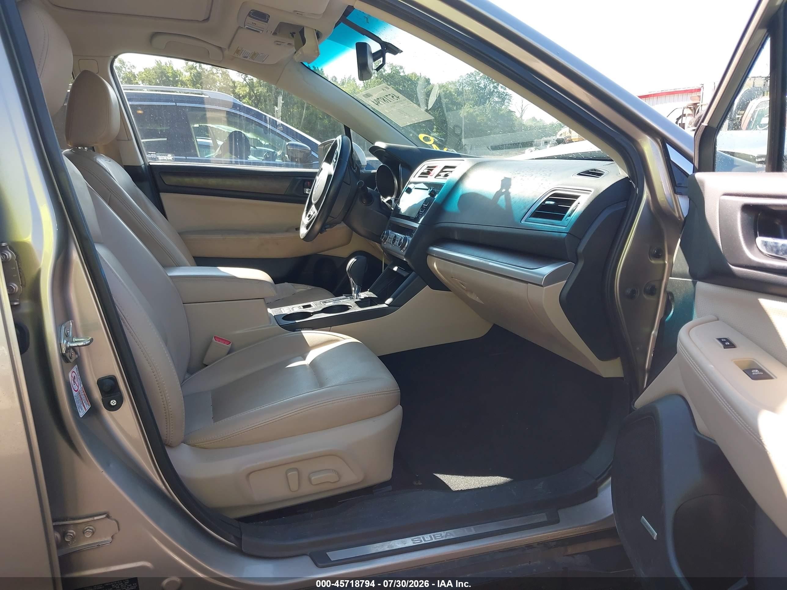 2015 Subaru Outback 2.5i Limited Золотой vin: 4S4BSALC2F3268677