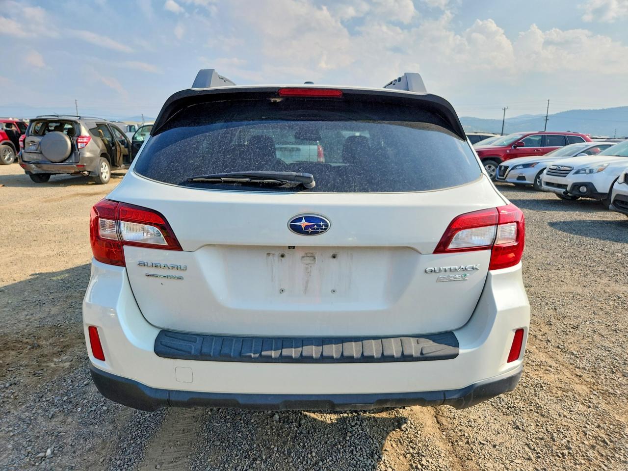 2015 Subaru Outback 2.5i Limited White vin: 4S4BSALC3F3307017