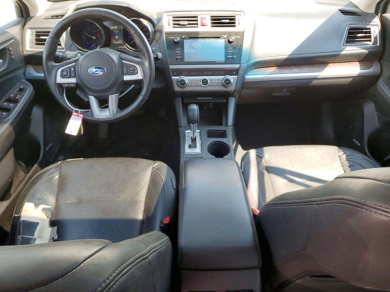 2015 Subaru Outback 2.5i Limited White vin: 4S4BSALC3F3307017