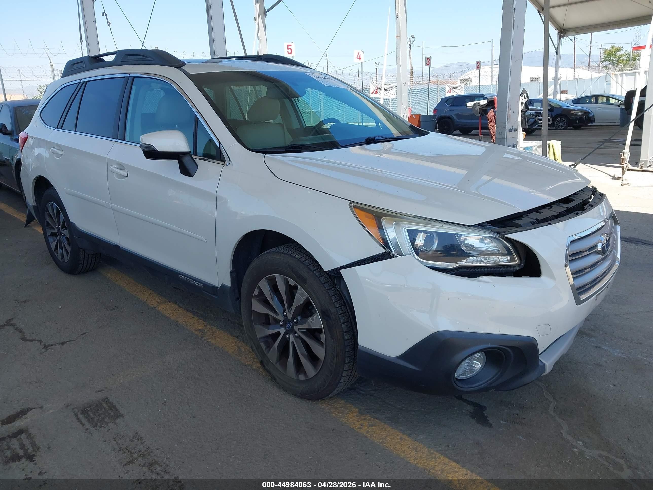 2015 Subaru Outback 2.5i Limited White vin: 4S4BSALC4F3212370