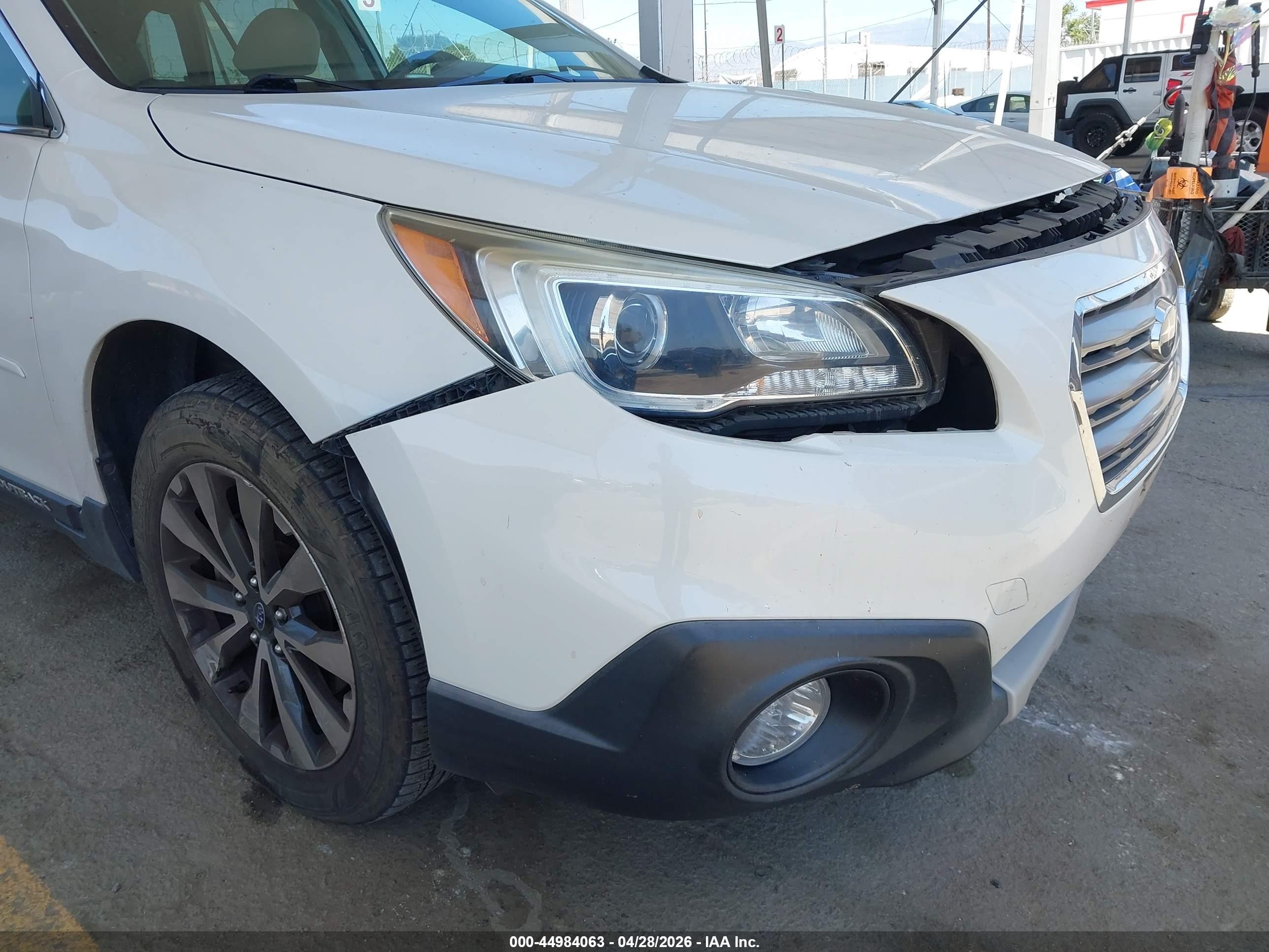 2015 Subaru Outback 2.5i Limited Белый vin: 4S4BSALC4F3212370
