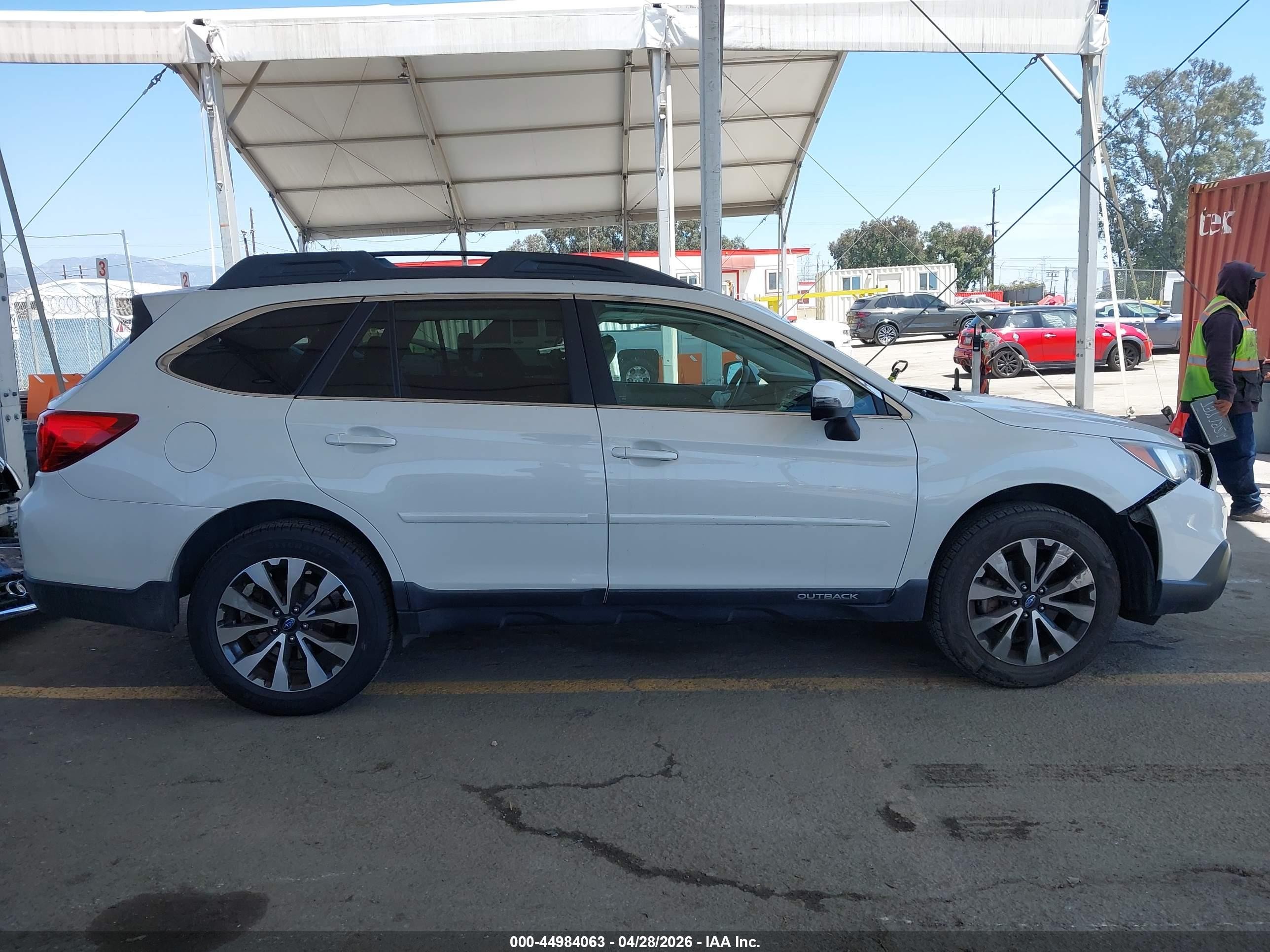 2015 Subaru Outback 2.5i Limited Белый vin: 4S4BSALC4F3212370