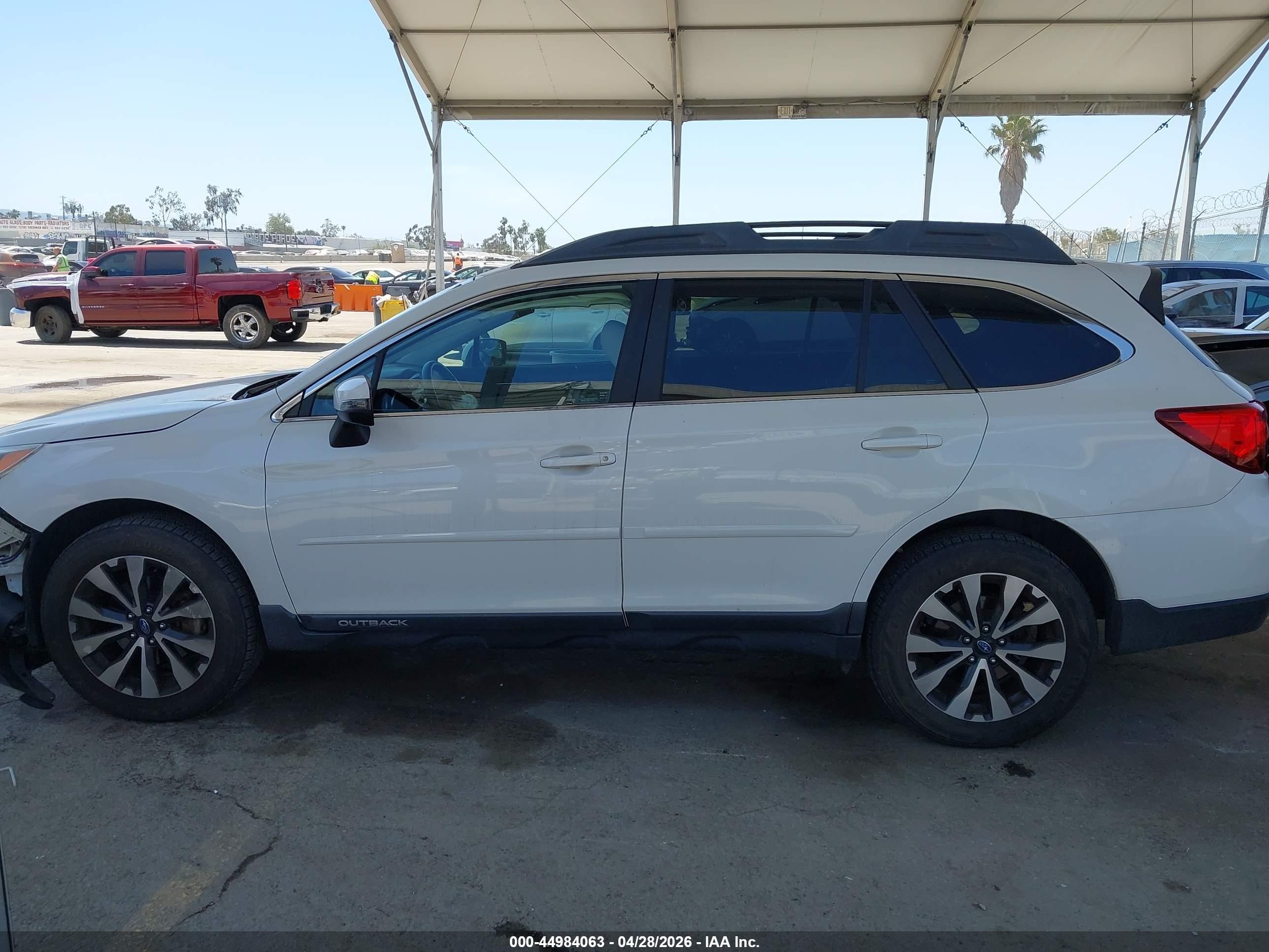 2015 Subaru Outback 2.5i Limited Белый vin: 4S4BSALC4F3212370