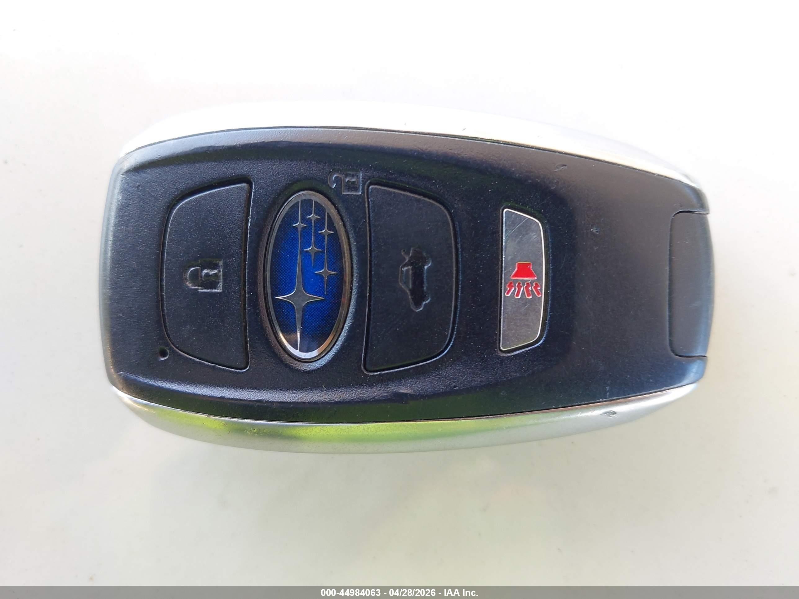 2015 Subaru Outback 2.5i Limited Белый vin: 4S4BSALC4F3212370