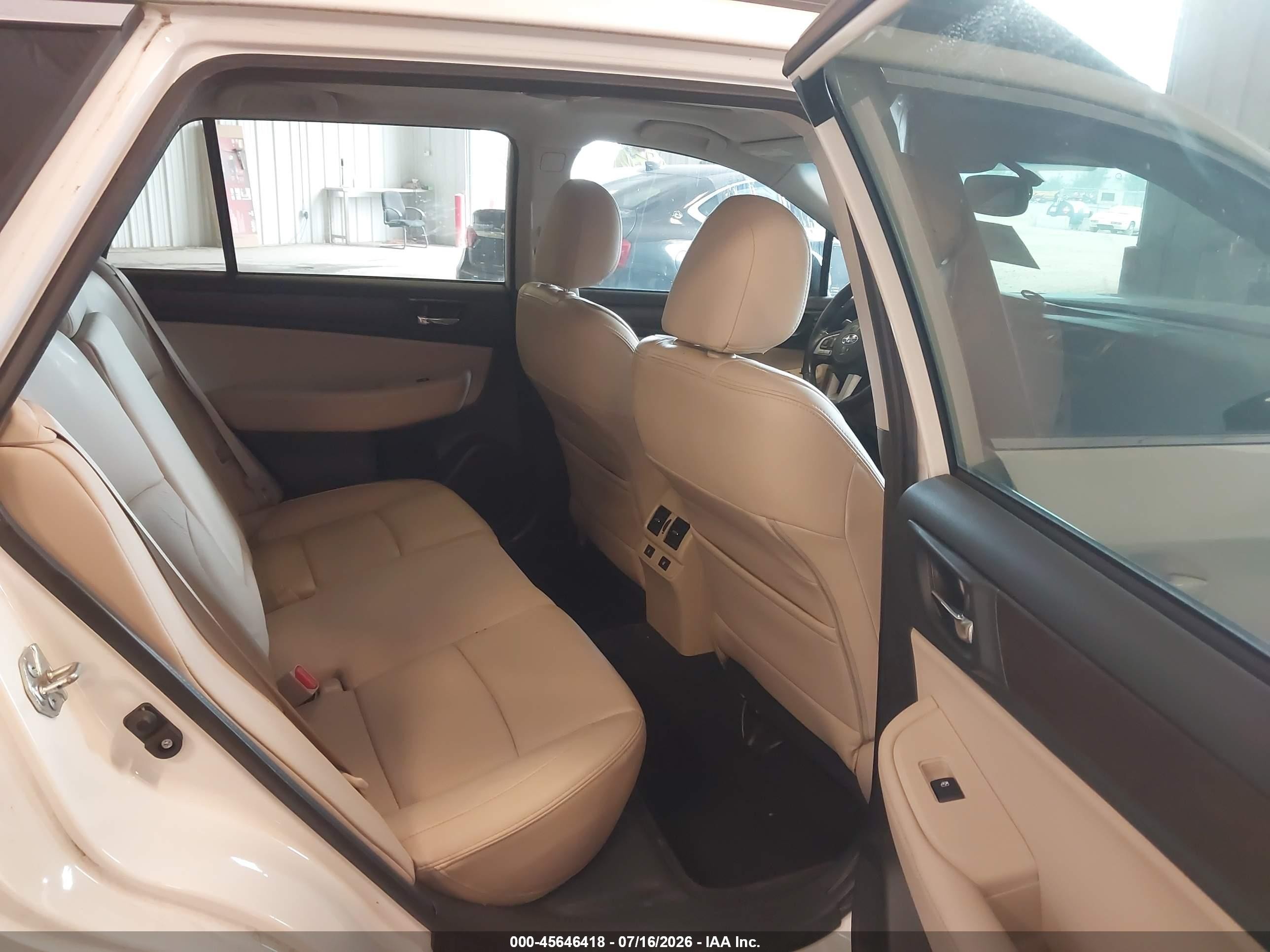 2015 Subaru Outback 2.5i Limited White vin: 4S4BSALC4F3218315