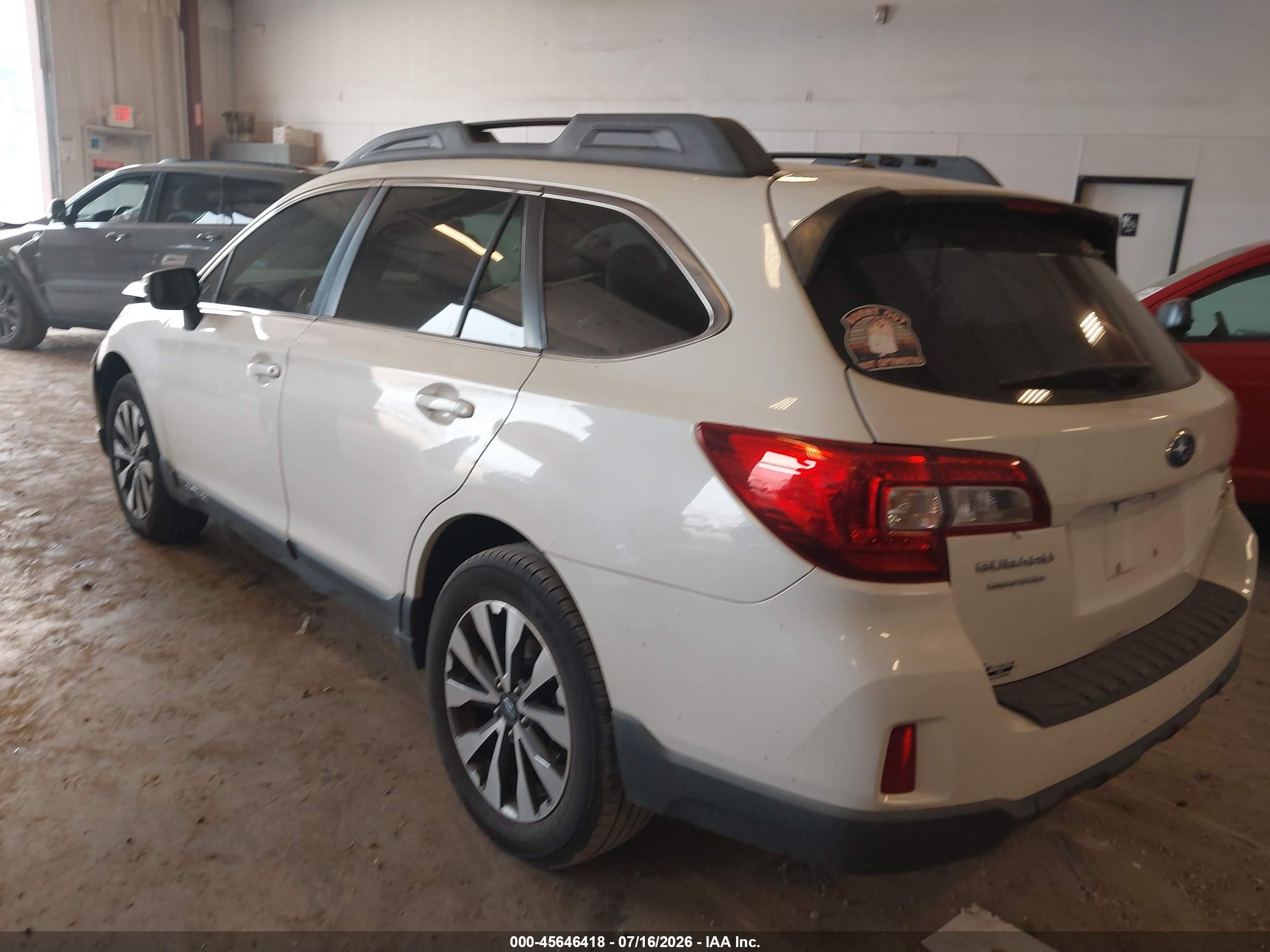 2015 Subaru Outback 2.5i Limited White vin: 4S4BSALC4F3218315