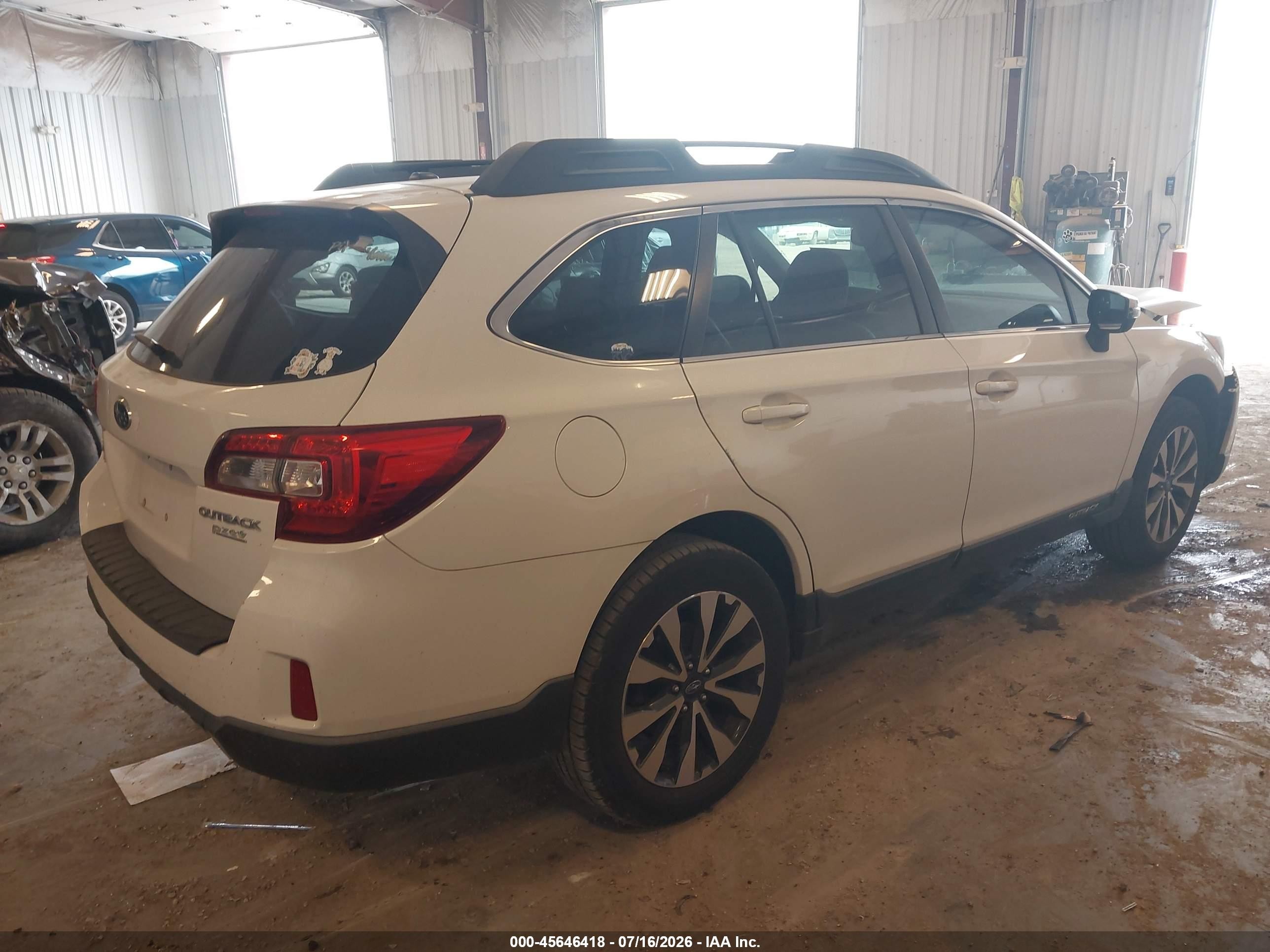 2015 Subaru Outback 2.5i Limited White vin: 4S4BSALC4F3218315