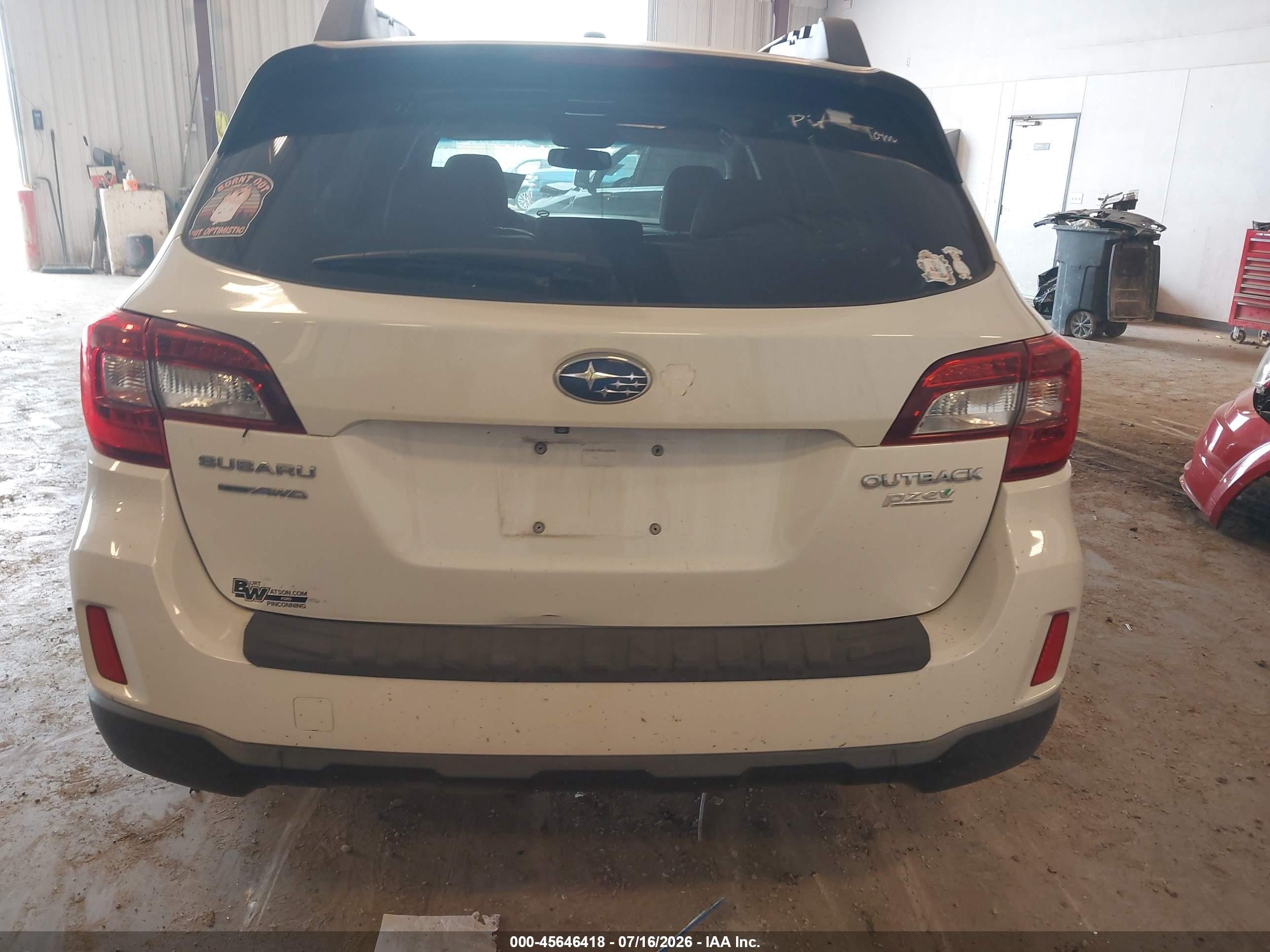 2015 Subaru Outback 2.5i Limited White vin: 4S4BSALC4F3218315
