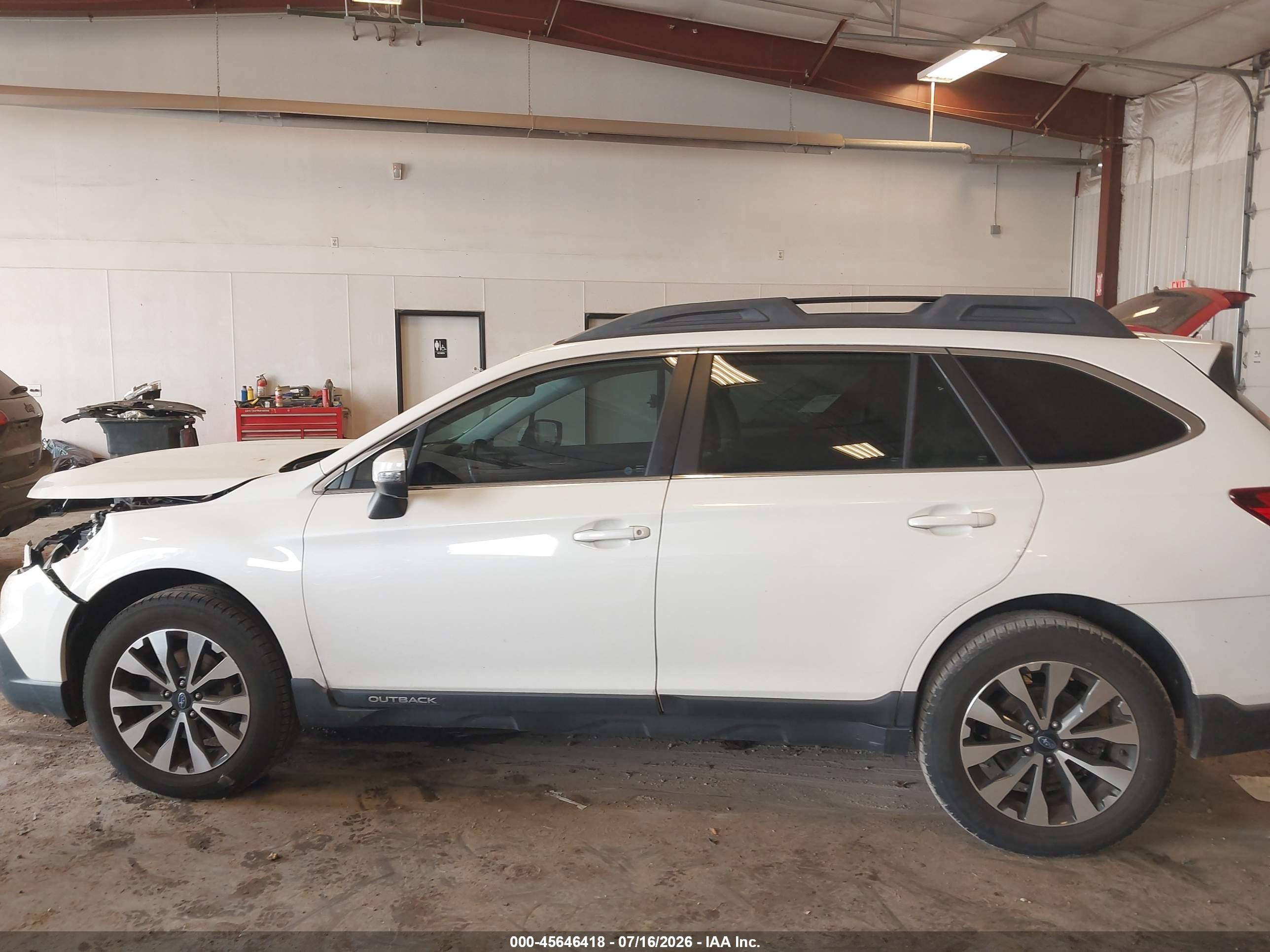 2015 Subaru Outback 2.5i Limited White vin: 4S4BSALC4F3218315