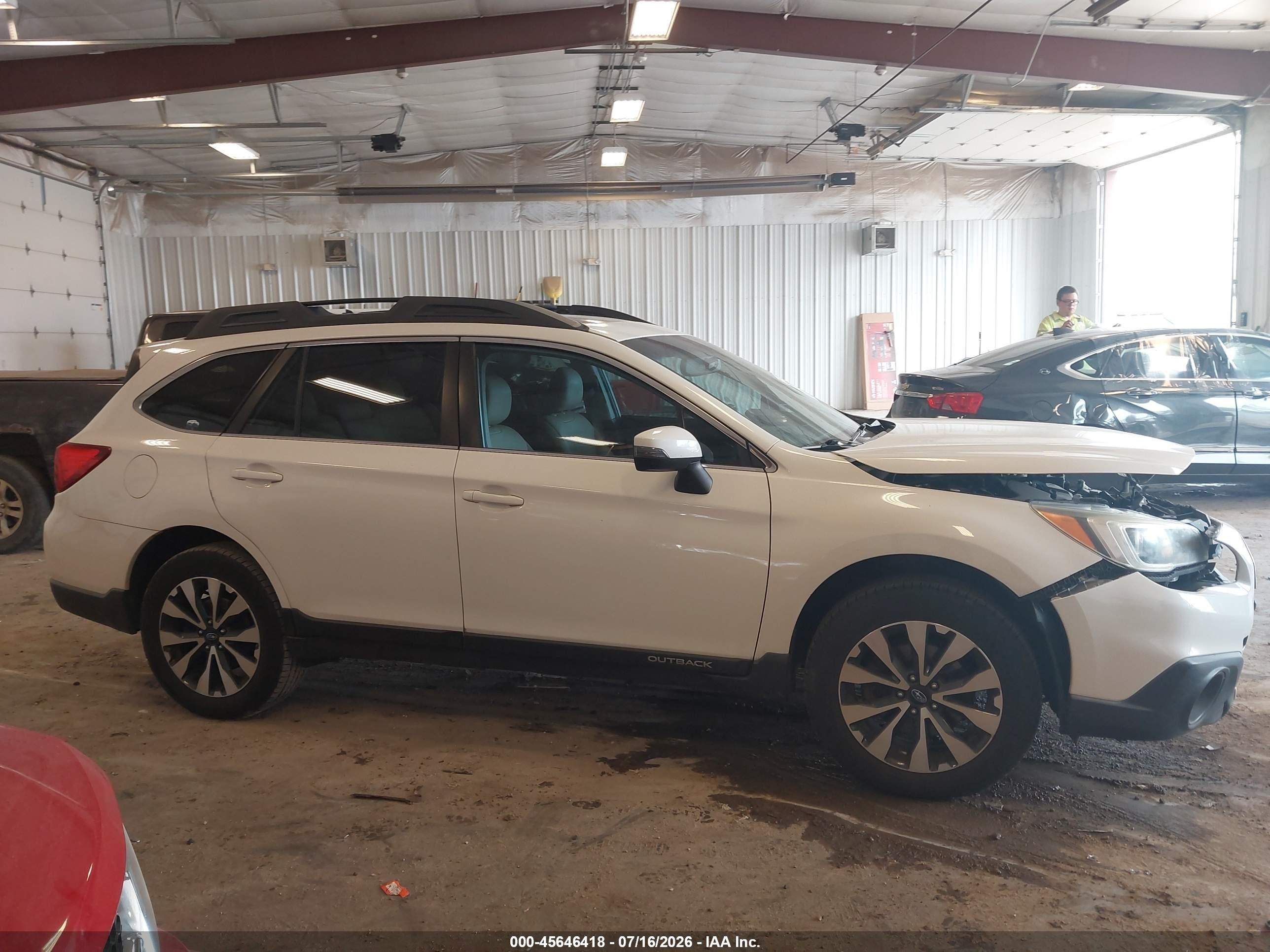 2015 Subaru Outback 2.5i Limited White vin: 4S4BSALC4F3218315