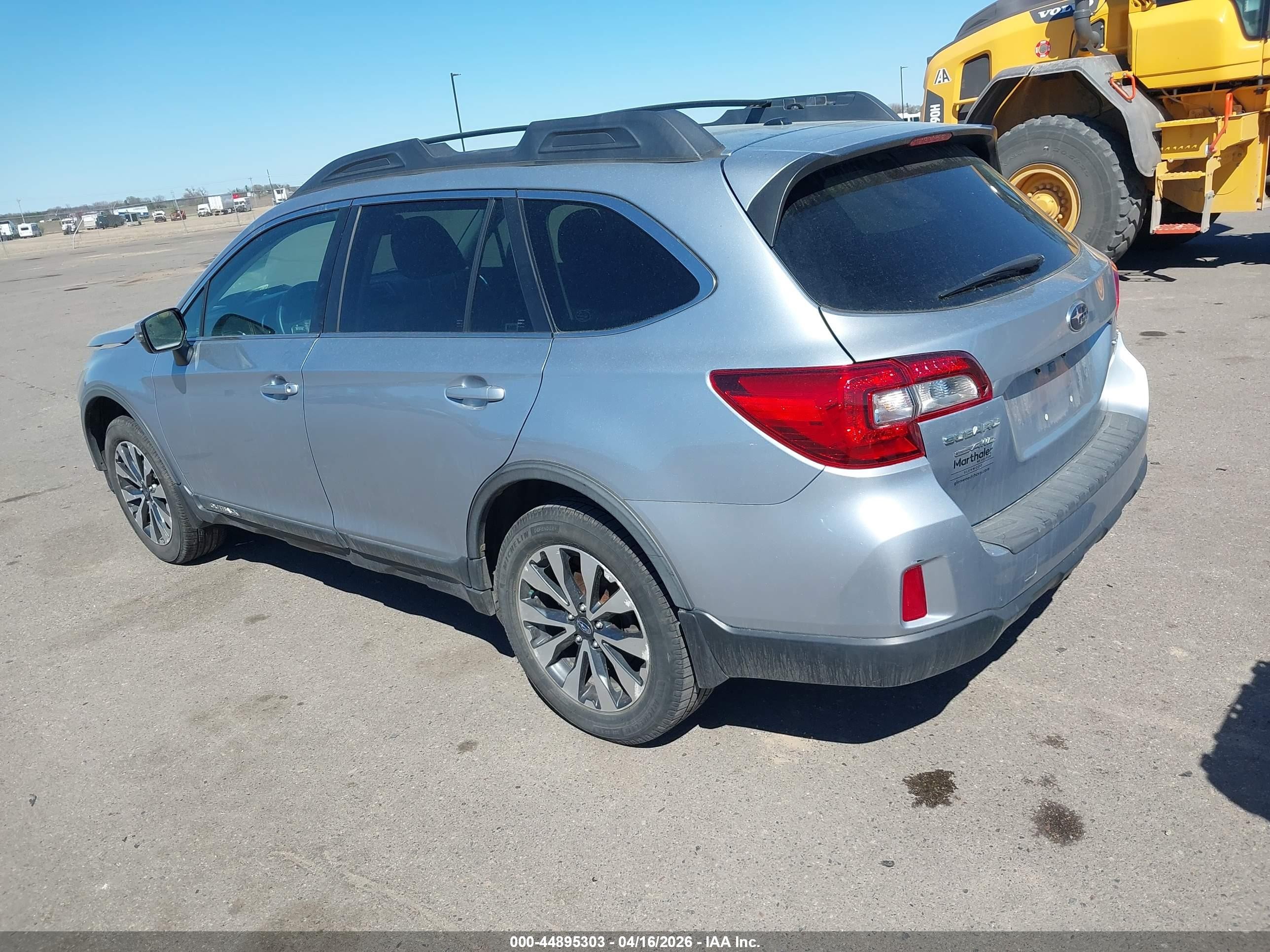 2015 Subaru Outback 2.5i Limited Silver vin: 4S4BSALC4F3250035