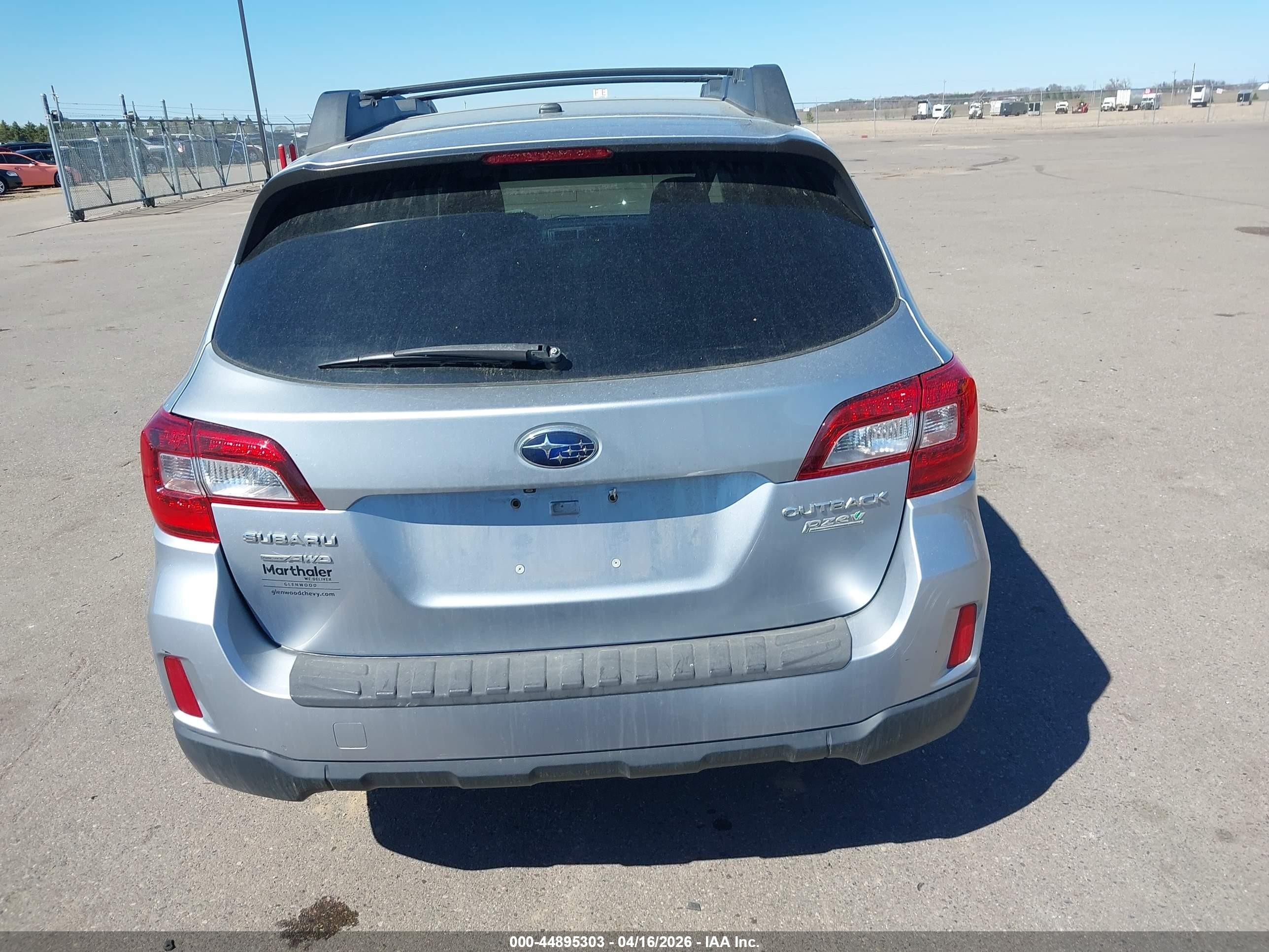 2015 Subaru Outback 2.5i Limited Silver vin: 4S4BSALC4F3250035