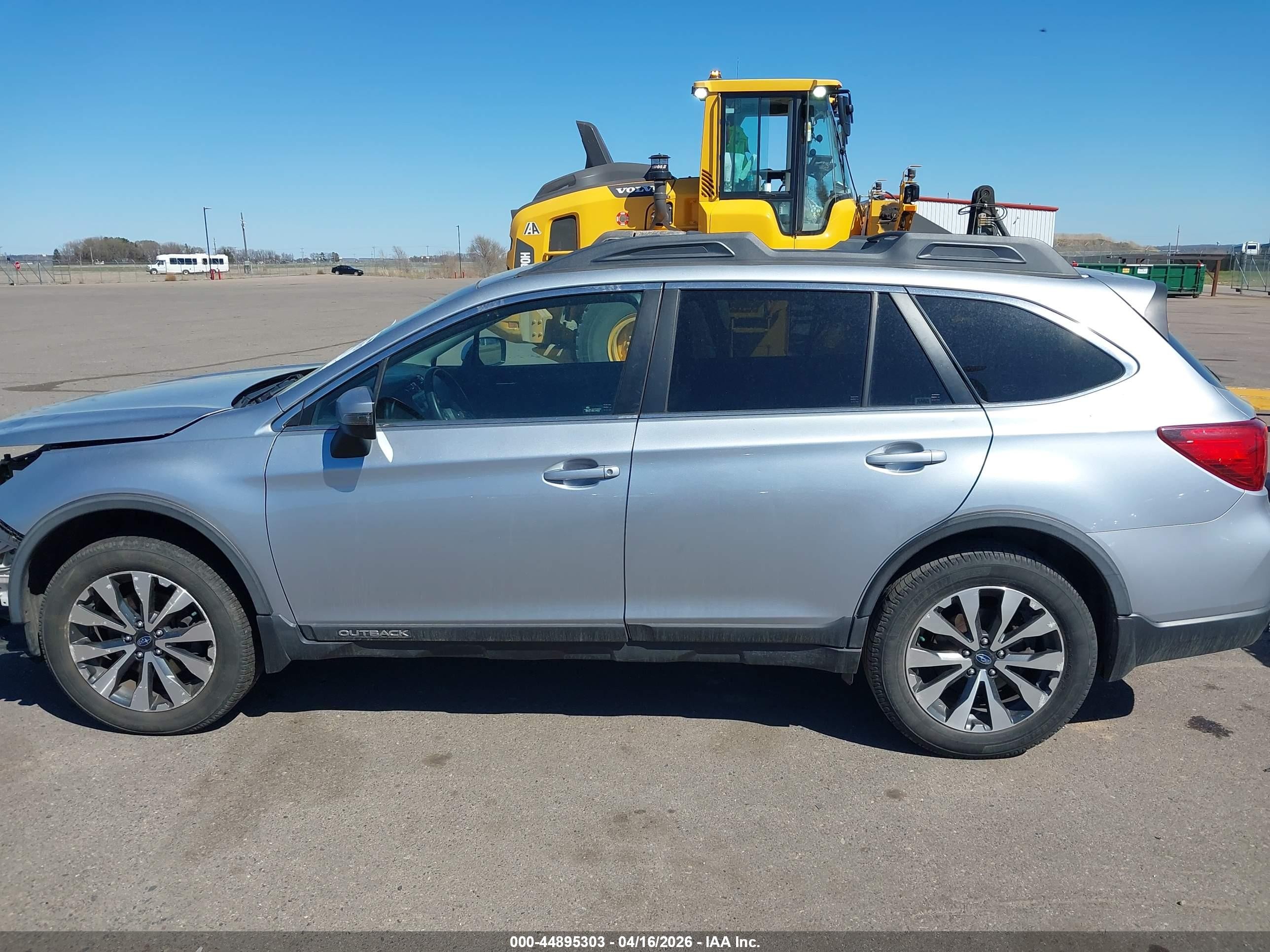 2015 Subaru Outback 2.5i Limited Silver vin: 4S4BSALC4F3250035