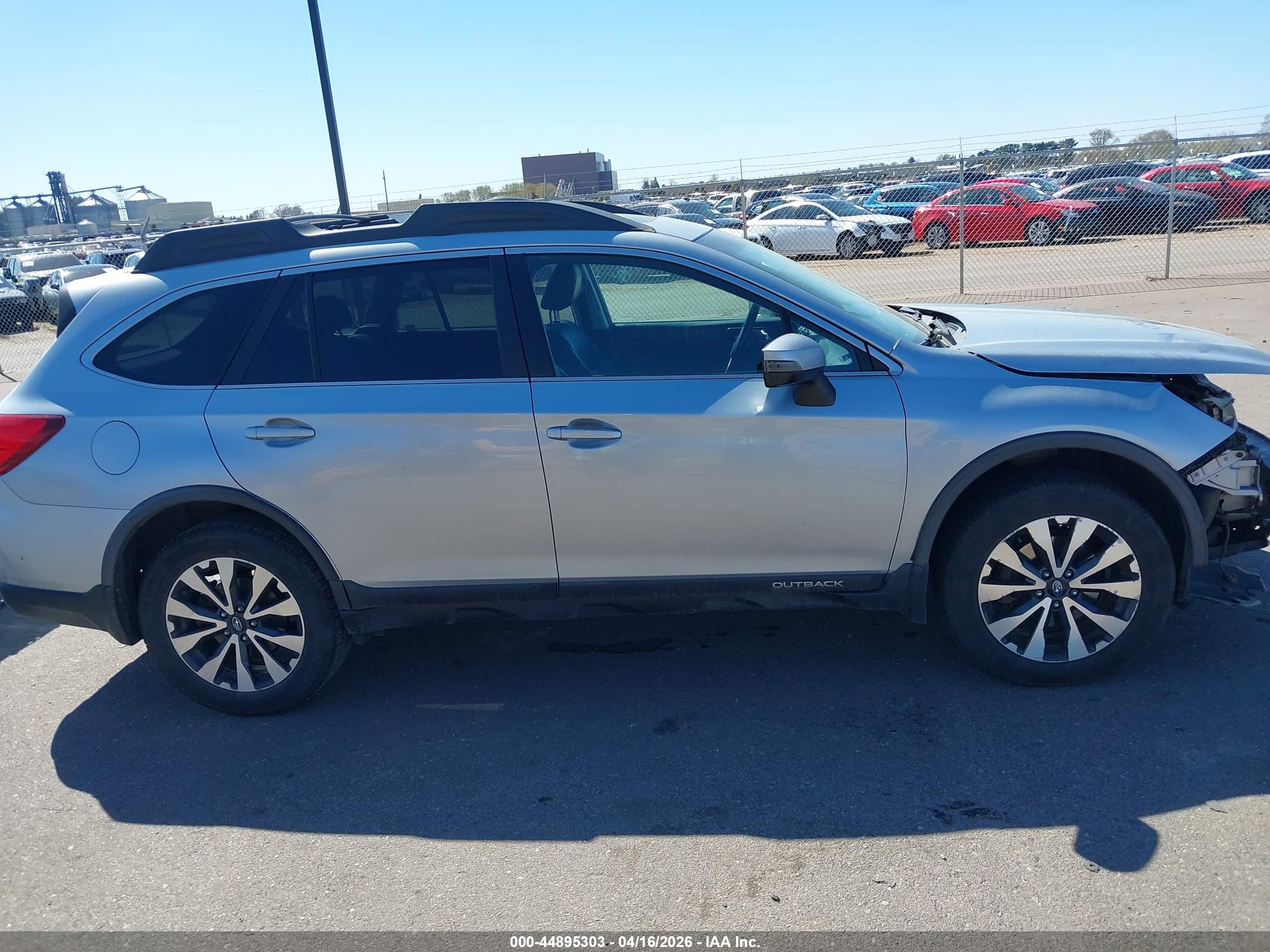 2015 Subaru Outback 2.5i Limited Silver vin: 4S4BSALC4F3250035