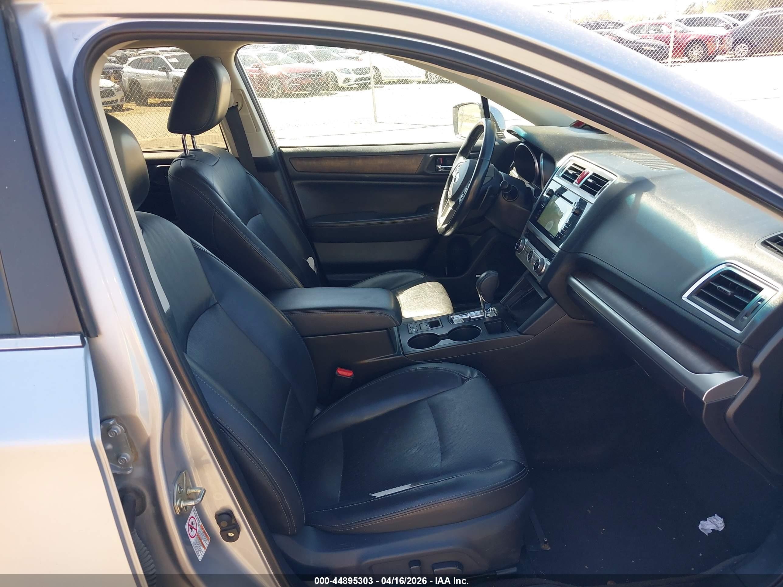 2015 Subaru Outback 2.5i Limited Silver vin: 4S4BSALC4F3250035