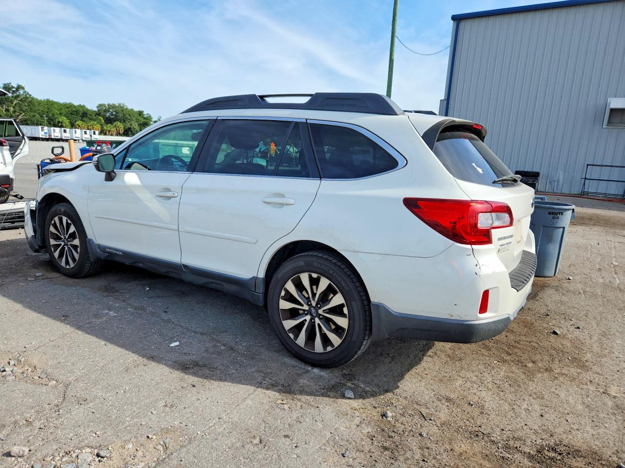 2015 Subaru Outback 2.5i Limited Белый vin: 4S4BSALC4F3326594