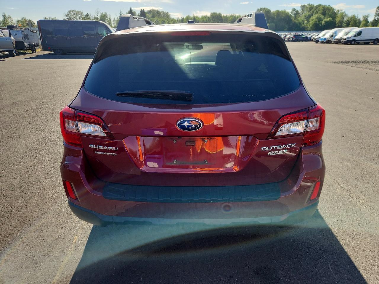 2015 Subaru Outback 2.5i Limited Red vin: 4S4BSALC5F3256474