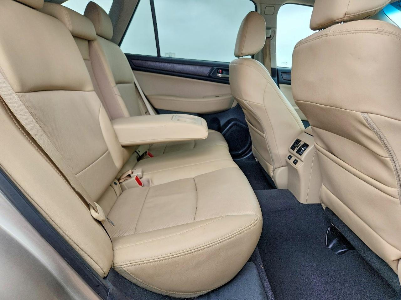 2015 Subaru Outback 2.5i Limited Бежевый vin: 4S4BSALC5F3314809