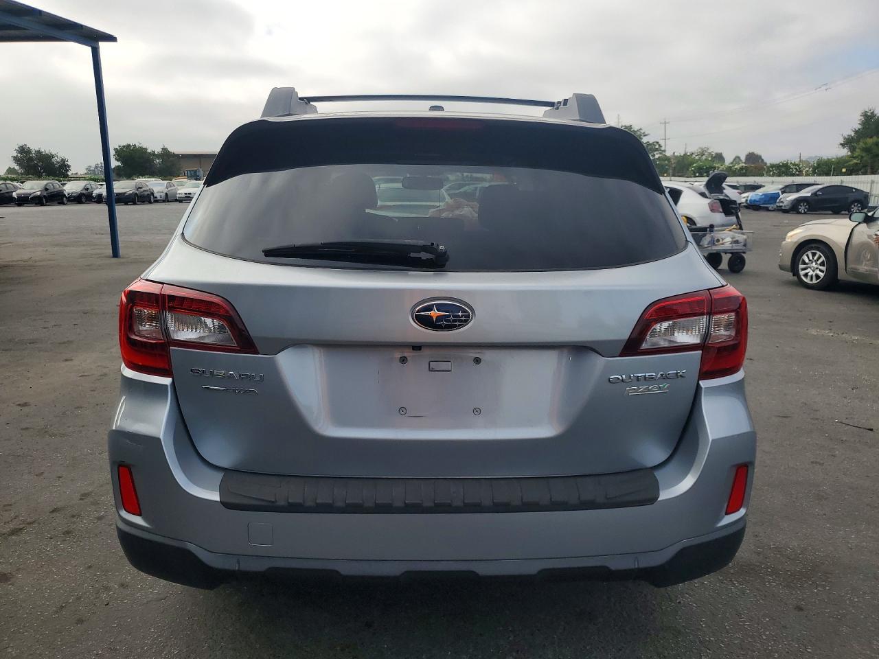2015 Subaru Outback 2.5i Limited Silver vin: 4S4BSALC6F3203816
