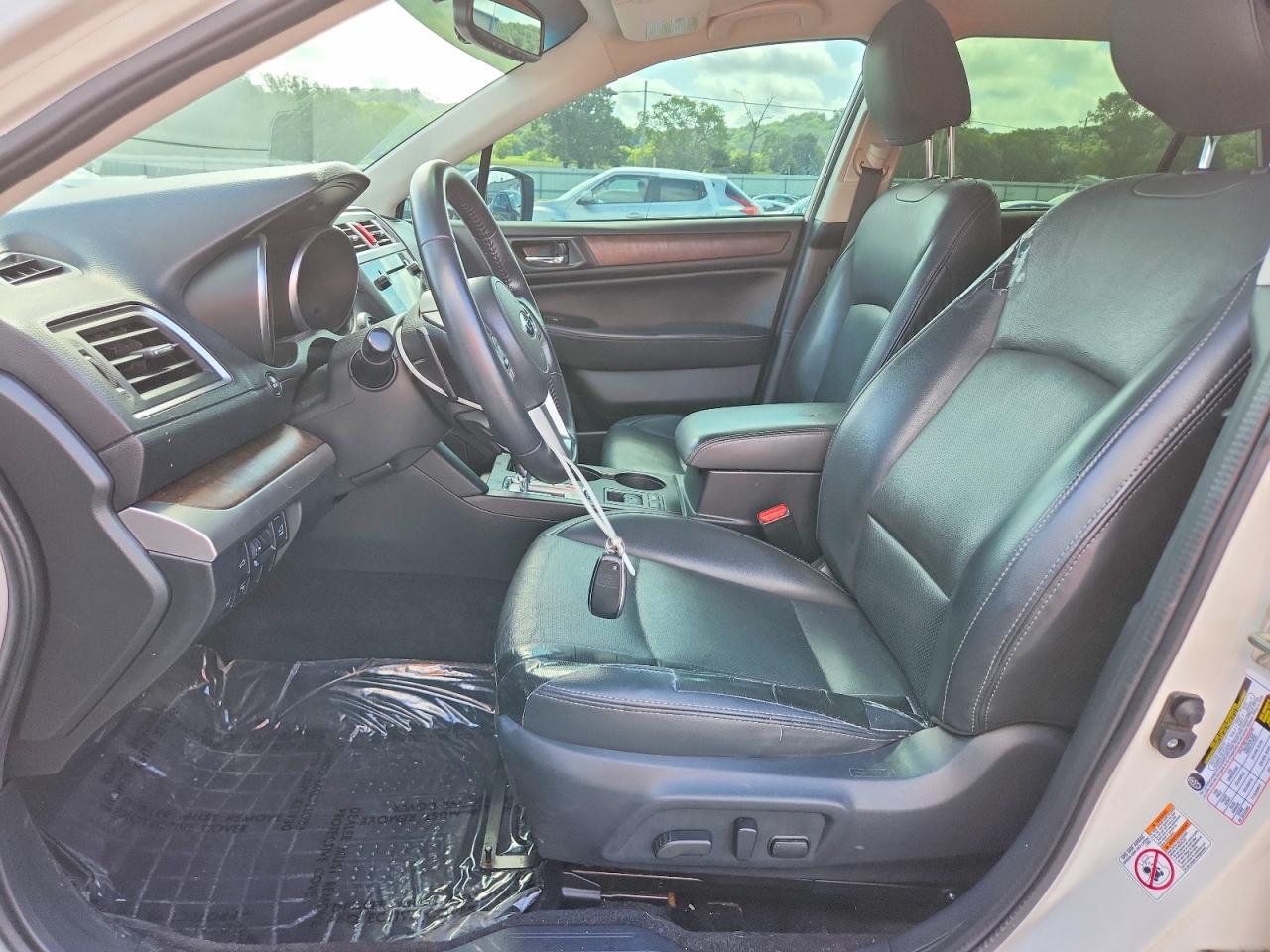 2015 Subaru Outback 2.5i Limited White vin: 4S4BSALC6F3218459
