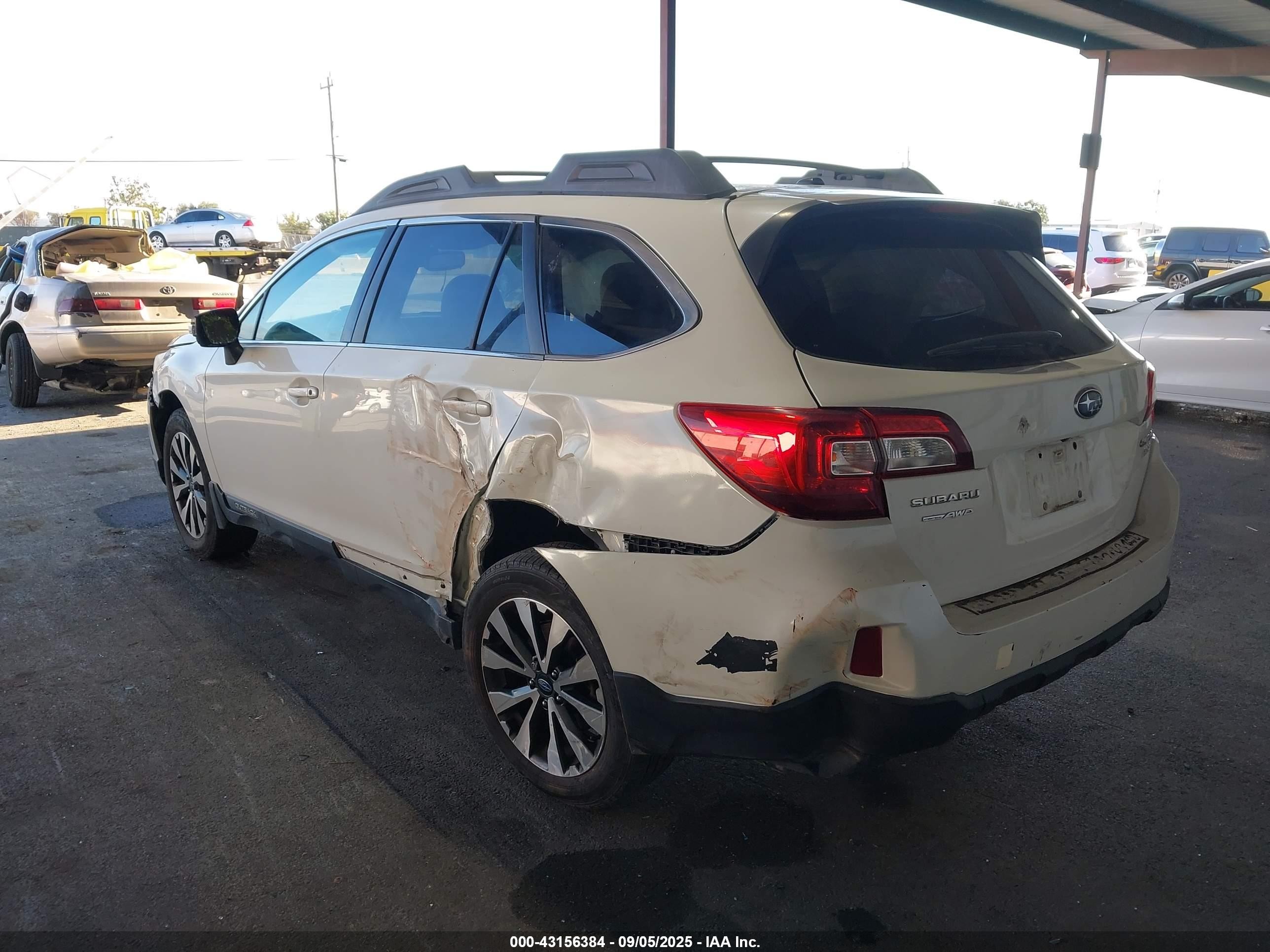 2015 Subaru Outback 2.5i Limited Белый vin: 4S4BSALC6F3259061