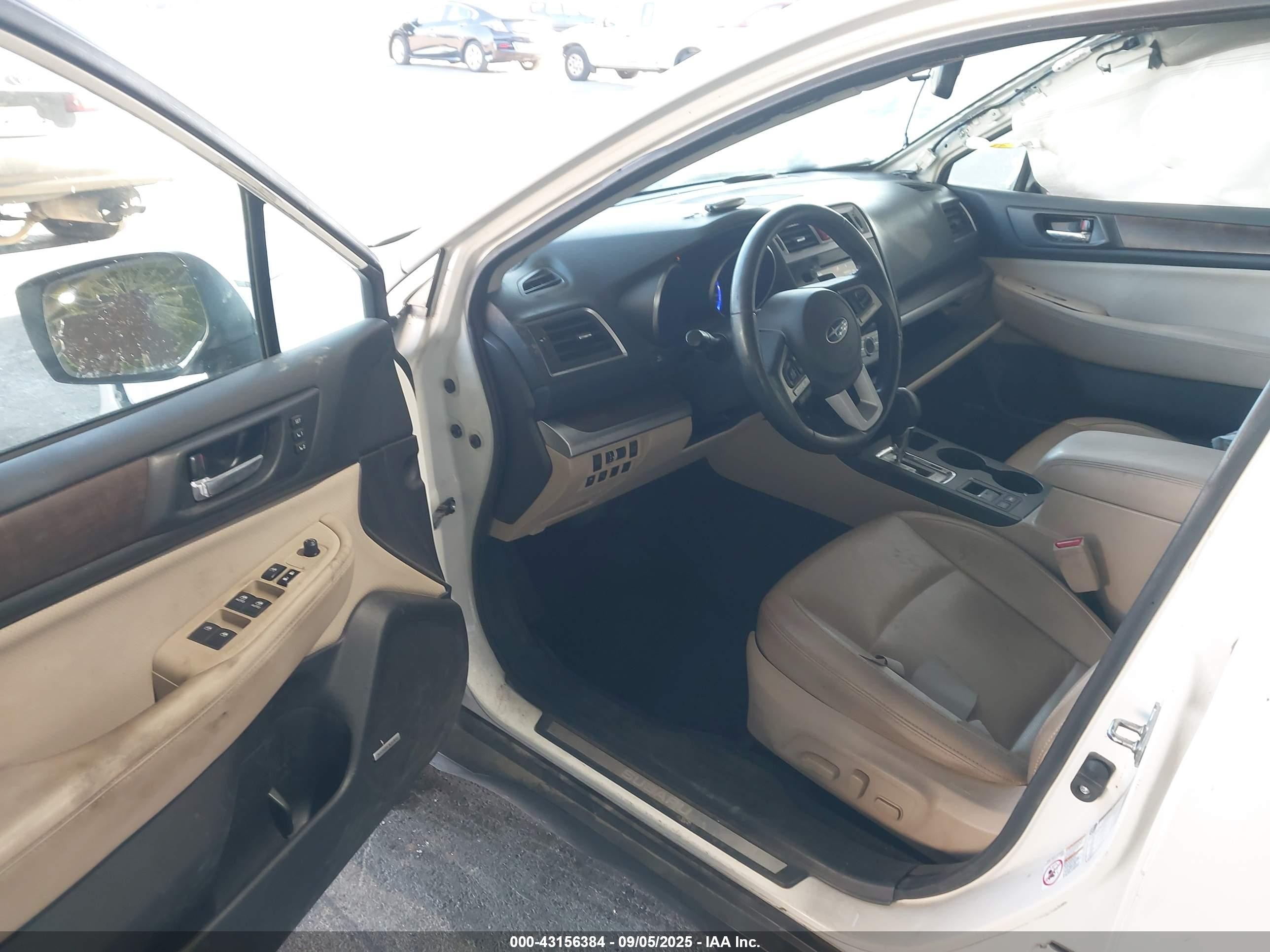 2015 Subaru Outback 2.5i Limited Белый vin: 4S4BSALC6F3259061