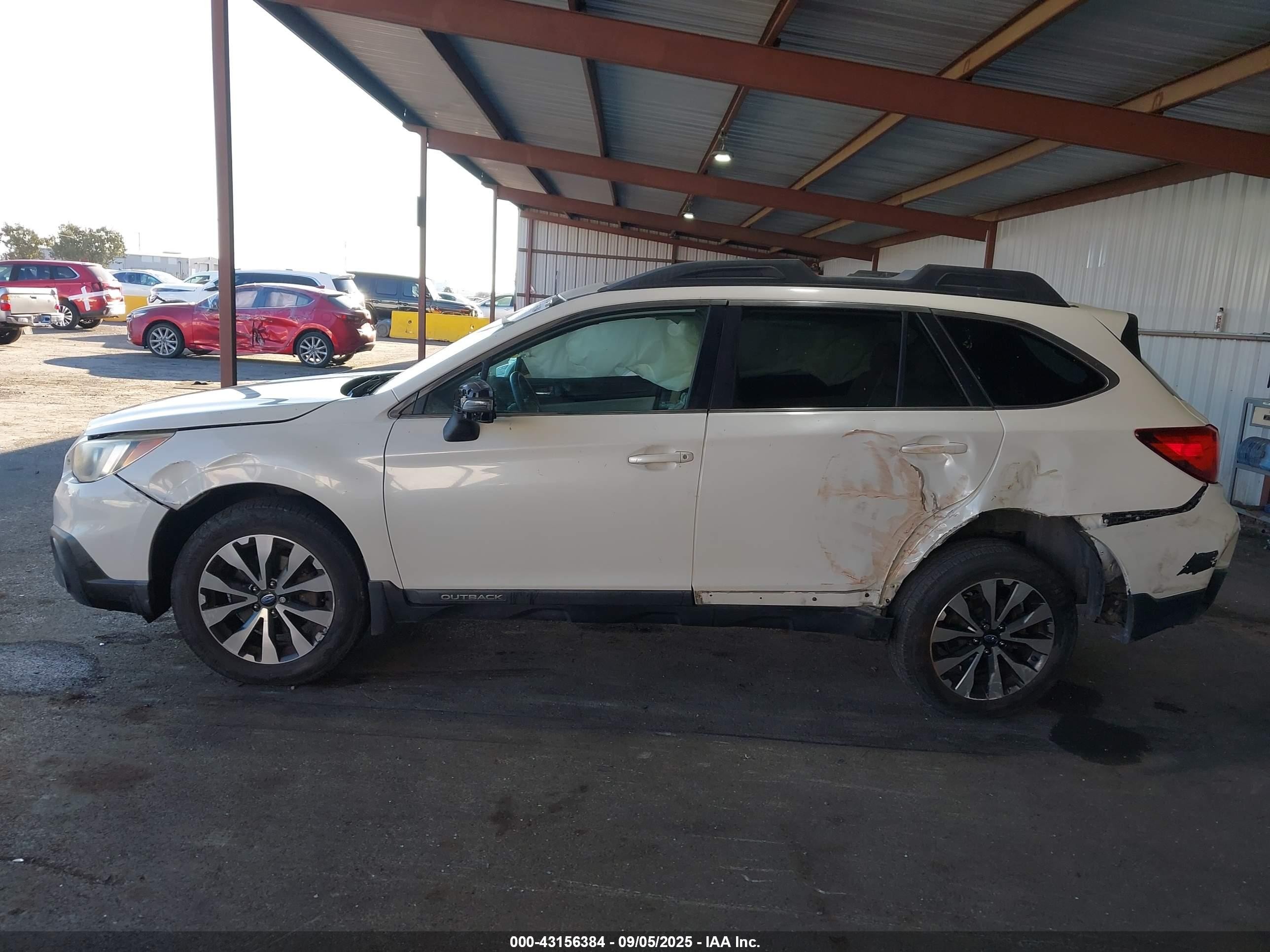 2015 Subaru Outback 2.5i Limited Белый vin: 4S4BSALC6F3259061