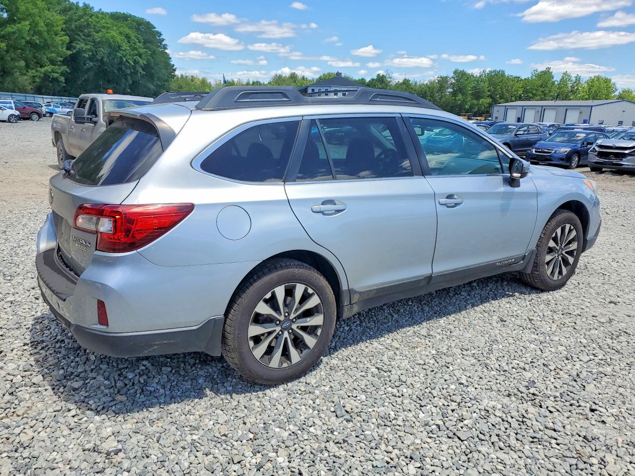 2015 Subaru Outback 2.5i Limited Silver vin: 4S4BSALC6F3273042