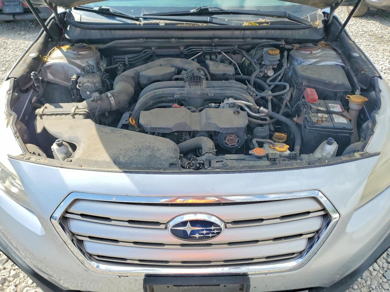 2015 Subaru Outback 2.5i Limited Silver vin: 4S4BSALC6F3273042