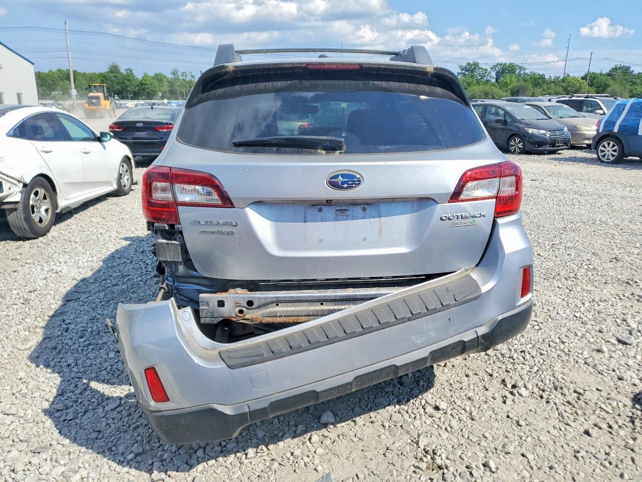 2015 Subaru Outback 2.5i Limited Silver vin: 4S4BSALC6F3273042