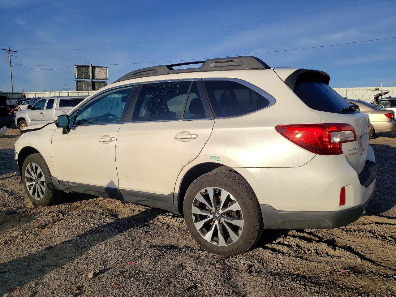 2015 Subaru Outback 2.5i Limited Белый vin: 4S4BSALC6F3314902