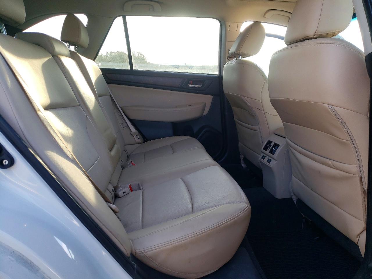 2015 Subaru Outback 2.5i Limited Белый vin: 4S4BSALC6F3314902
