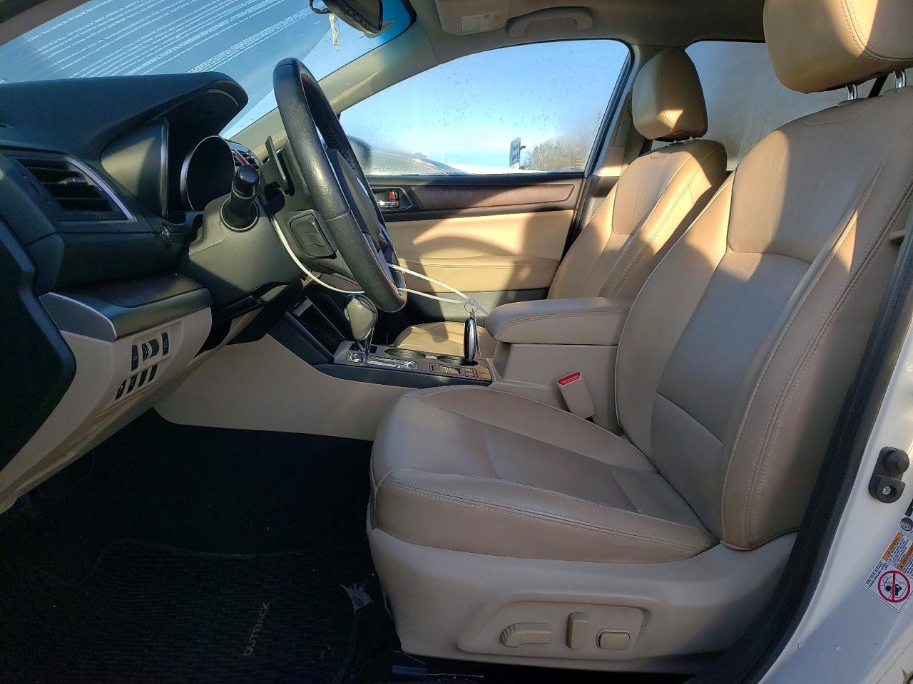 2015 Subaru Outback 2.5i Limited Белый vin: 4S4BSALC6F3314902