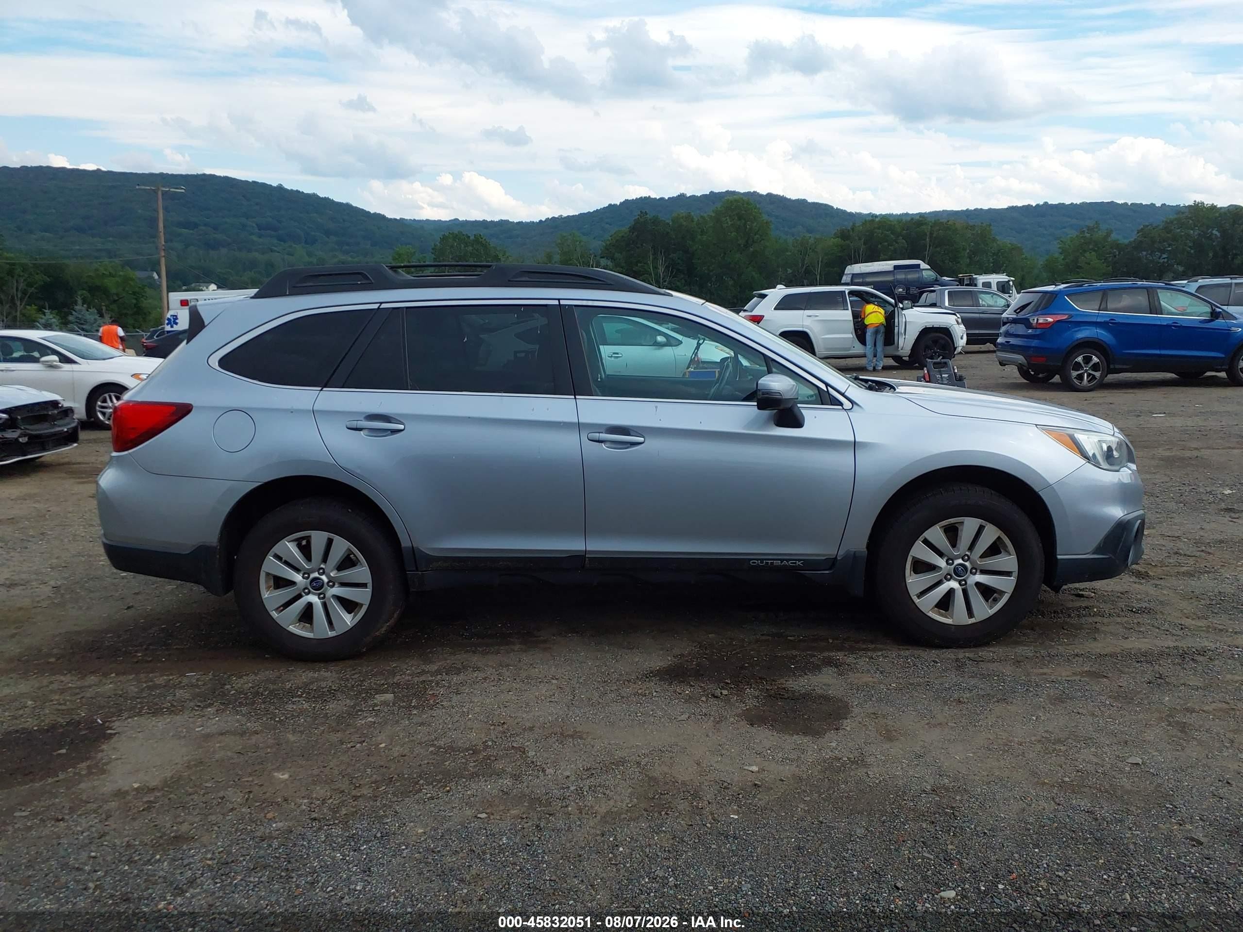 2015 Subaru Outback 2.5i Limited Silver vin: 4S4BSALC7F3220687