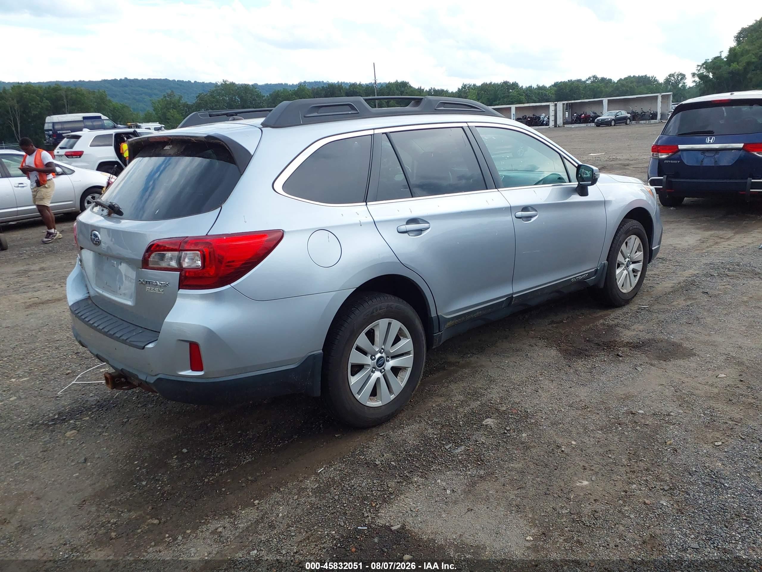 2015 Subaru Outback 2.5i Limited Silver vin: 4S4BSALC7F3220687