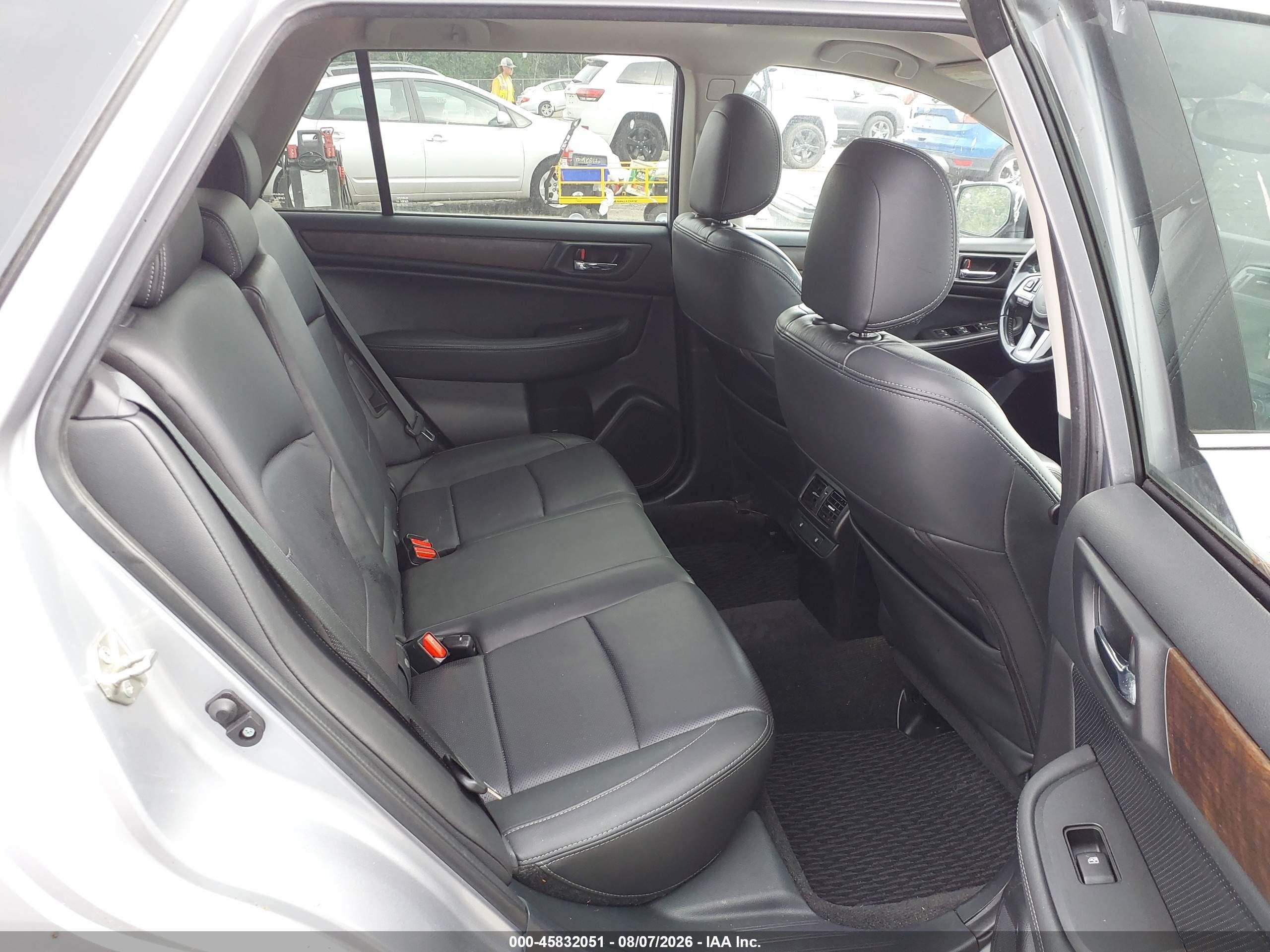 2015 Subaru Outback 2.5i Limited Silver vin: 4S4BSALC7F3220687
