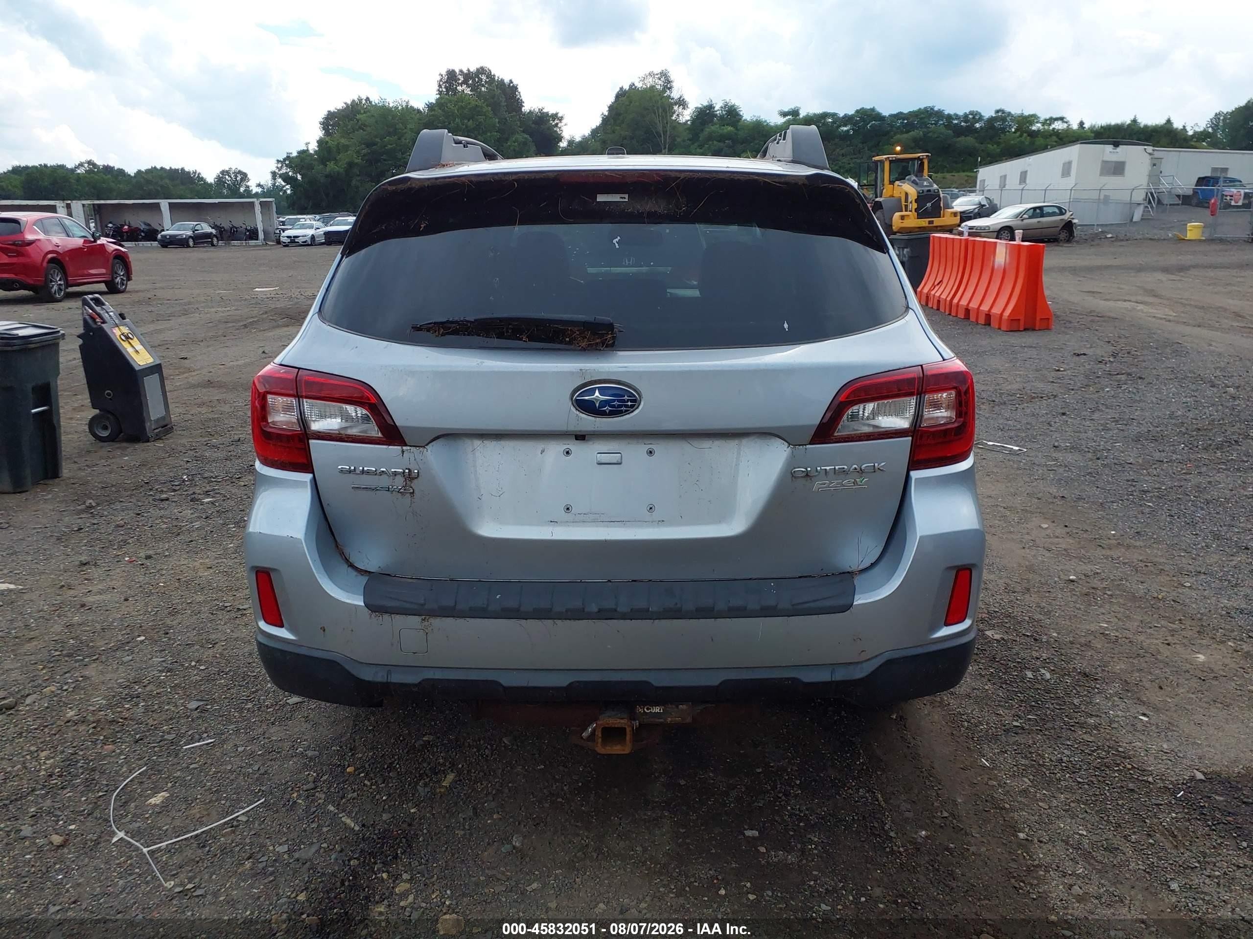 2015 Subaru Outback 2.5i Limited Silver vin: 4S4BSALC7F3220687