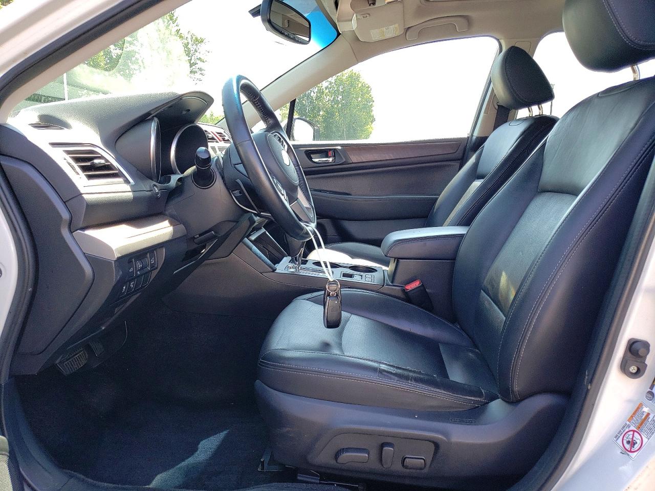 2015 Subaru Outback 2.5i Limited Белый vin: 4S4BSALC9F3216088