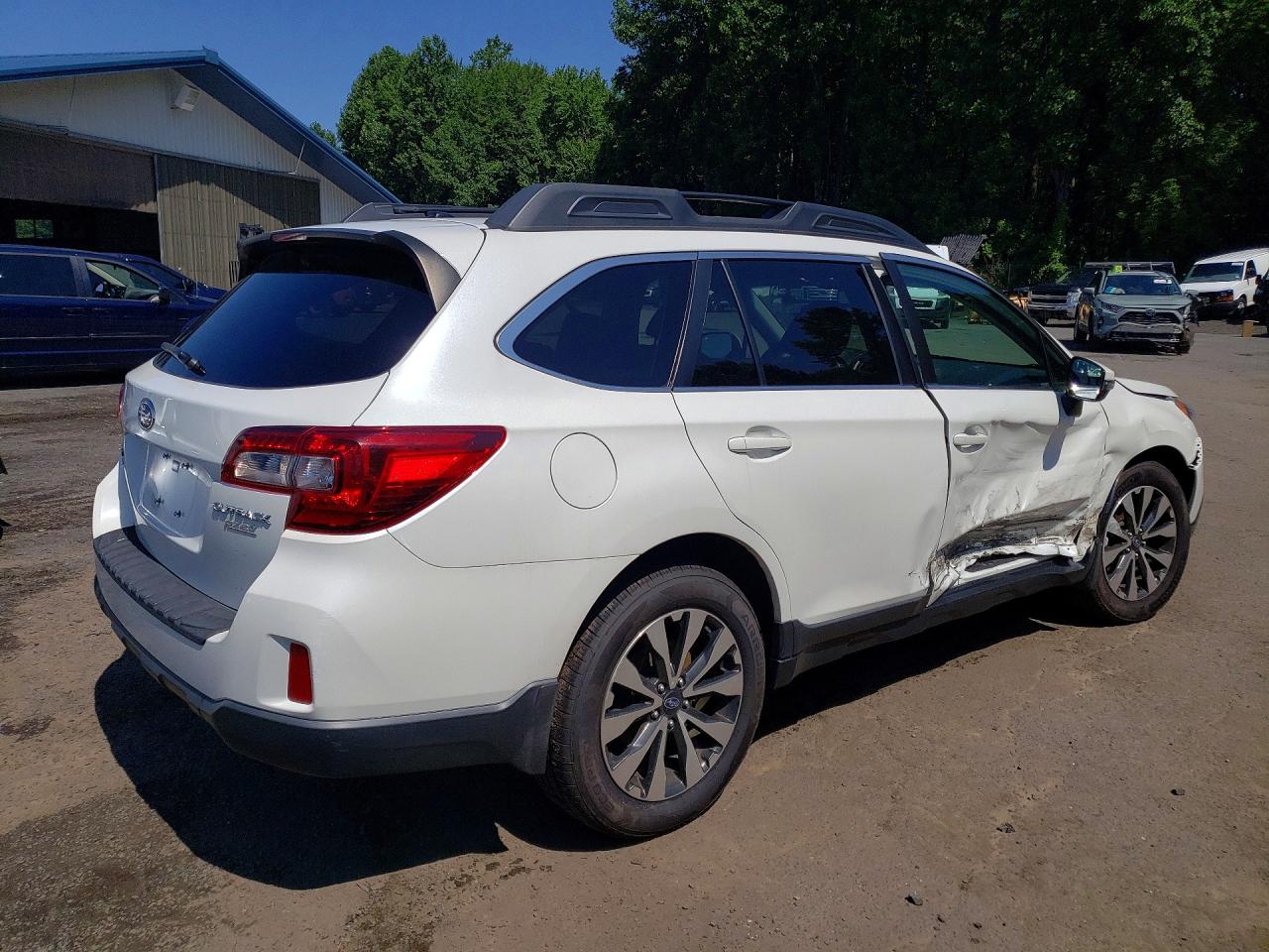 2015 Subaru Outback 2.5i Limited Белый vin: 4S4BSALC9F3216088